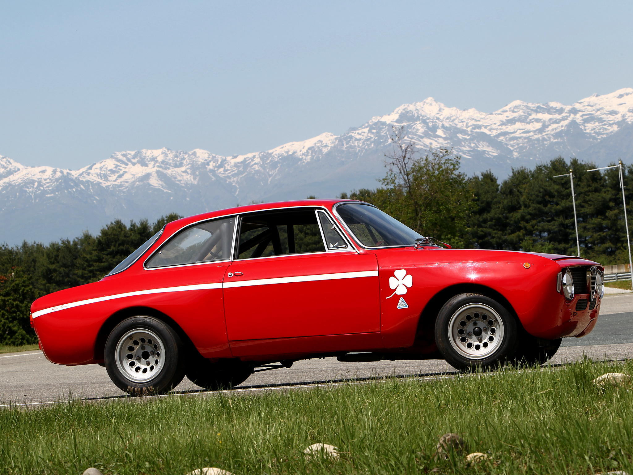 Завантажити шпалери Alfa Romeo Giulia Gta на телефон безкоштовно