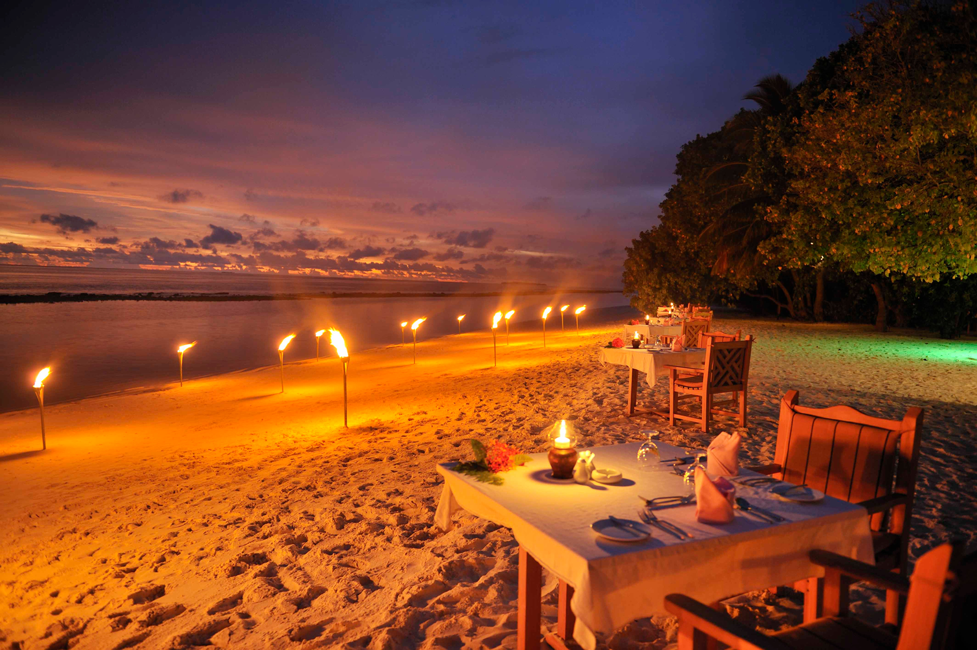 Download PC Wallpaper sea, maldives, beach, photography, candle, earth, holiday, horizon, ocean, table