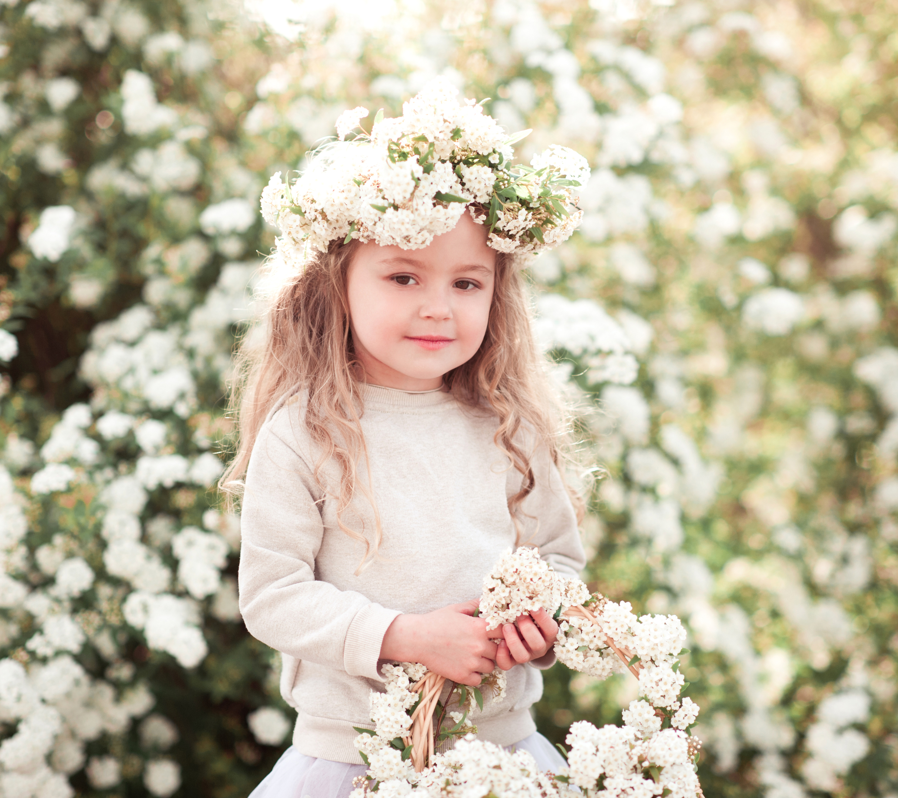 Free download wallpaper Bokeh, Child, Blonde, Wreath, Photography, White Flower, Little Girl, Outdoor on your PC desktop