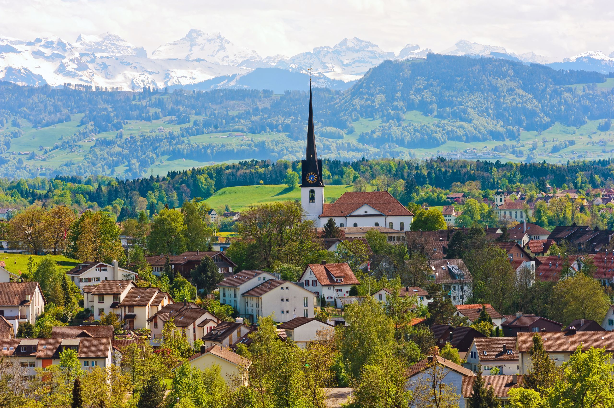 Laden Sie das Gebäude, Haus, Dorf, Schweiz, Gebirge, Panorama, Kirche, Menschengemacht-Bild kostenlos auf Ihren PC-Desktop herunter