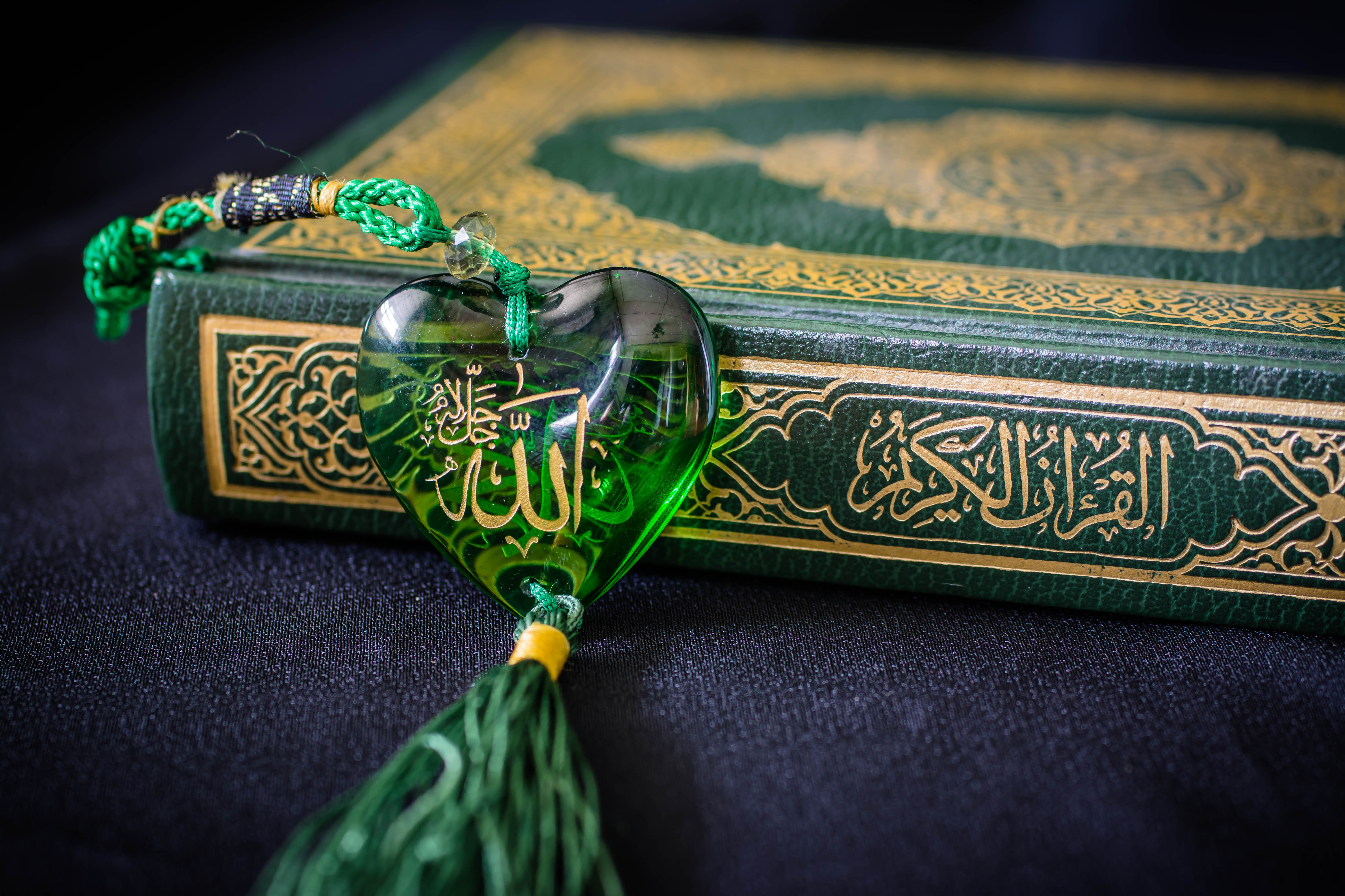 Скачать обои Священная Книга Куране Керим на телефон бесплатно