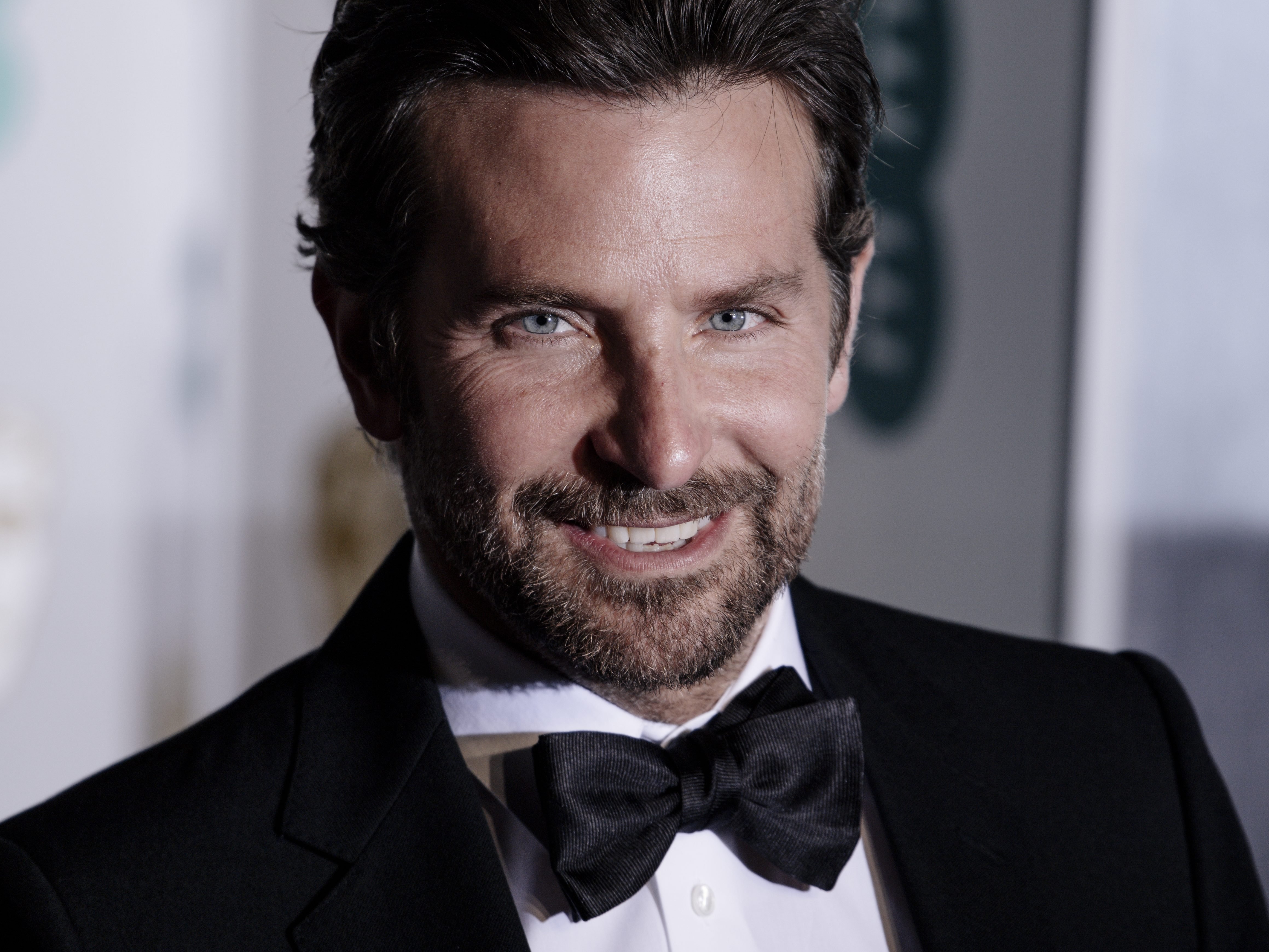 Free download wallpaper Smile, Face, American, Celebrity, Actor, Bradley Cooper on your PC desktop
