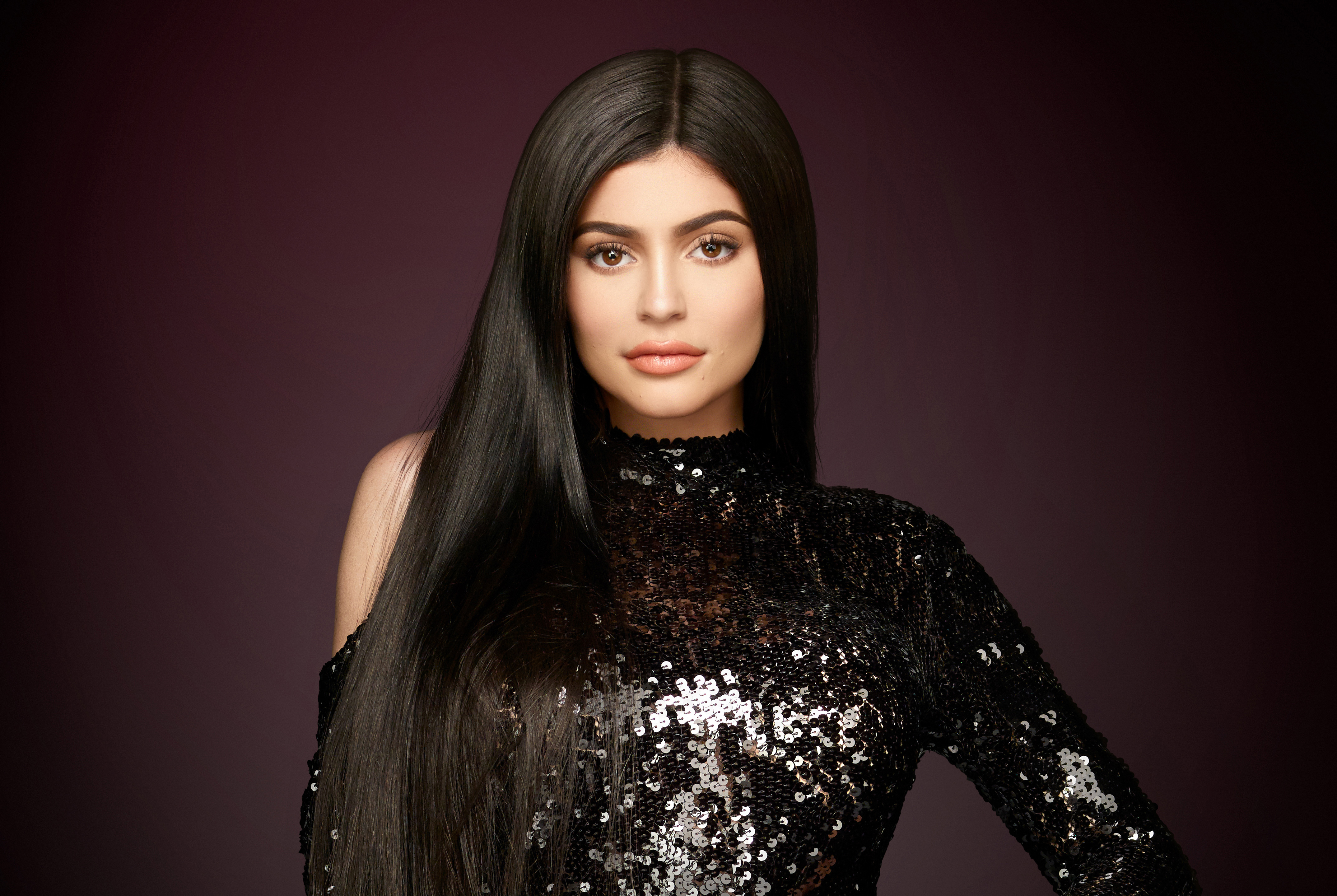 Free download wallpaper Model, American, Celebrity, Brown Eyes, Black Hair, Long Hair, Kylie Jenner on your PC desktop
