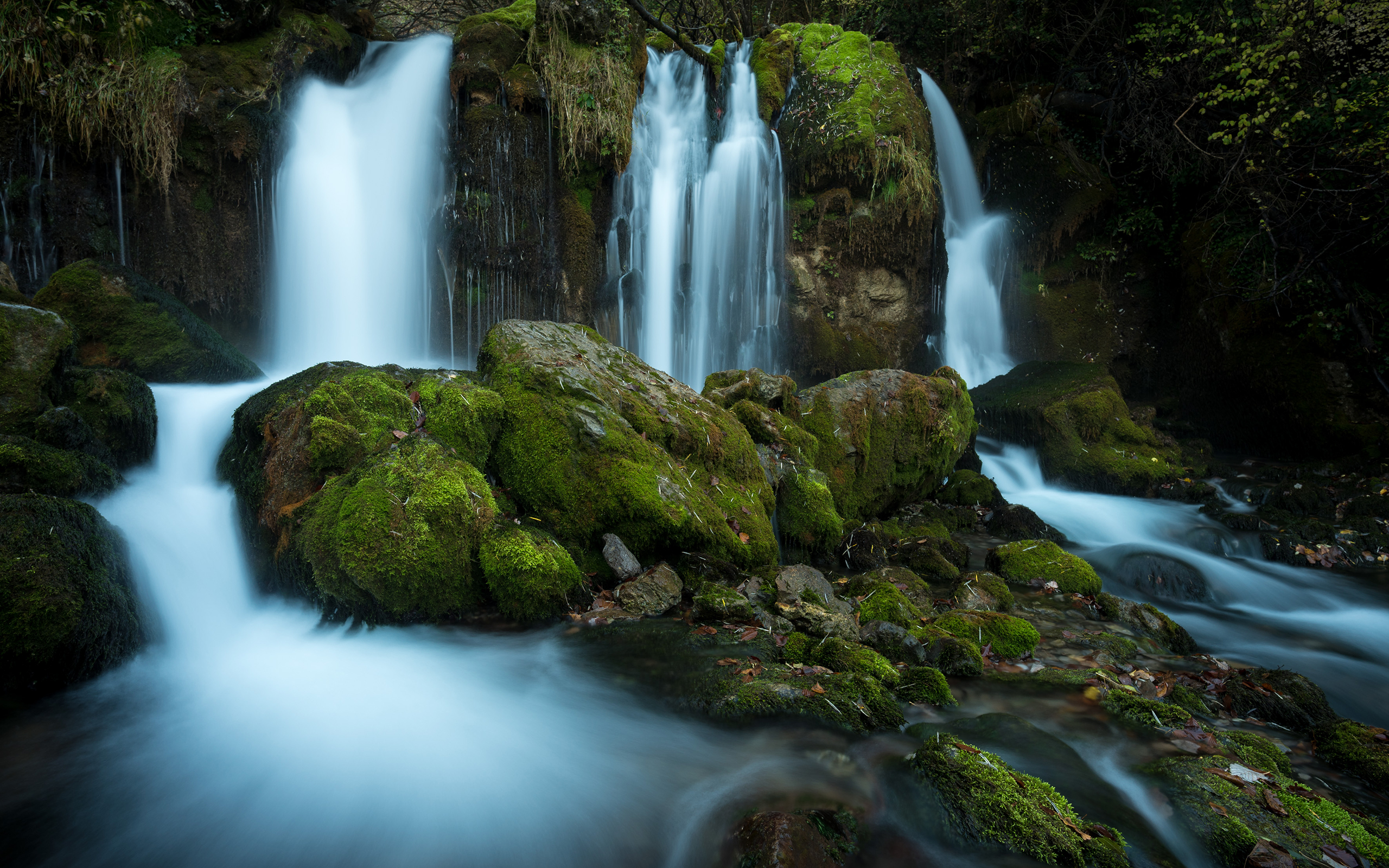 Download mobile wallpaper Nature, Waterfalls, Waterfall, Earth, Moss for free.