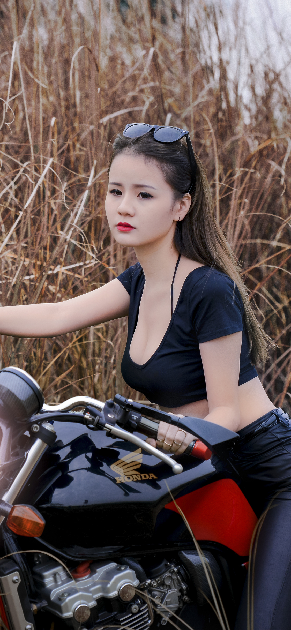 1288962 télécharger le fond d'écran filles et motos, femmes, asiatique, modèle, top model, rouge à lèvres, brunette, brune, moto, motocycle - économiseurs d'écran et images gratuitement