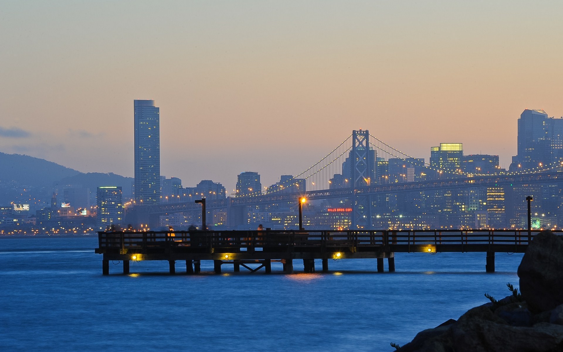 Скачать картинку Сан Франциско, Мост Между Сан Франциско И Оклендом, Города, Сделано Человеком в телефон бесплатно.