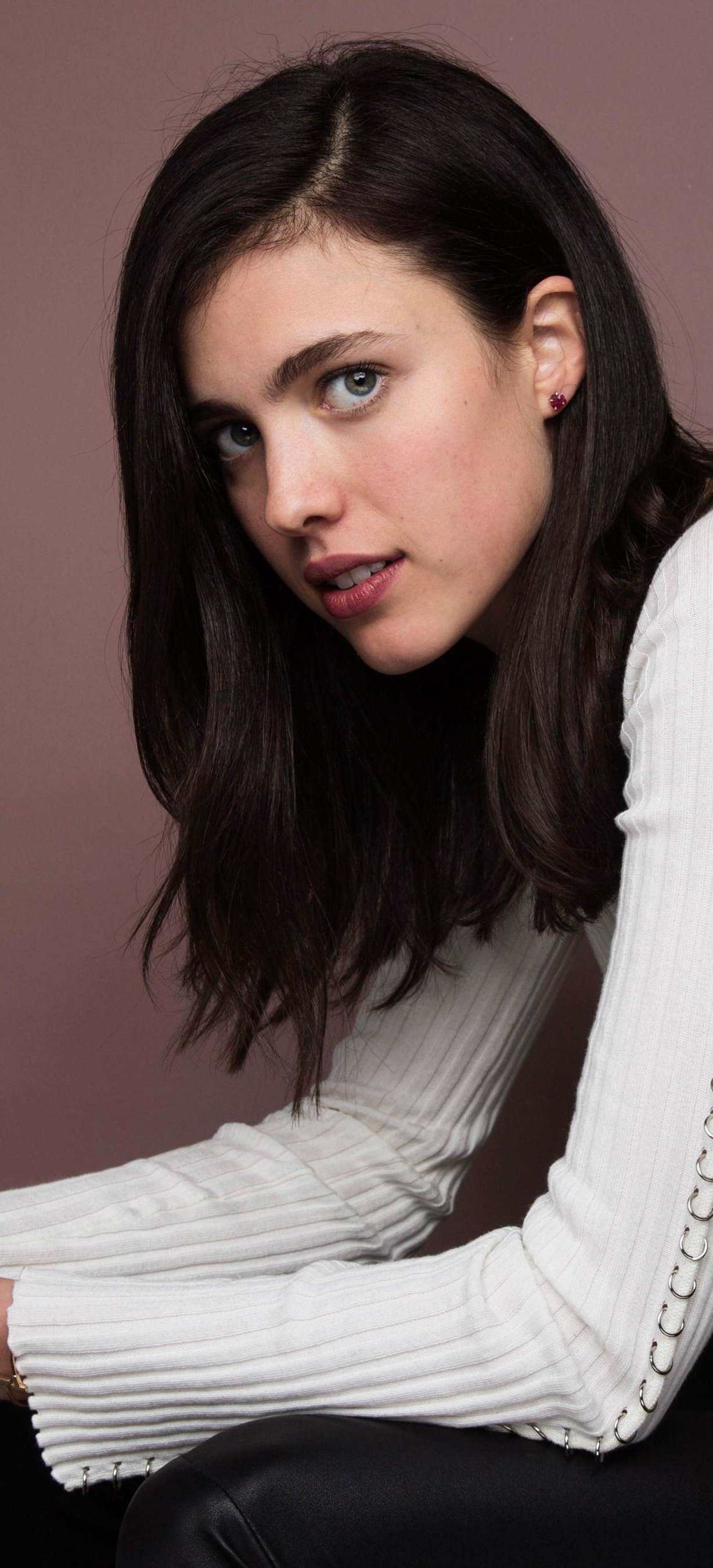 Download mobile wallpaper American, Celebrity, Black Hair, Actress, Margaret Qualley for free.