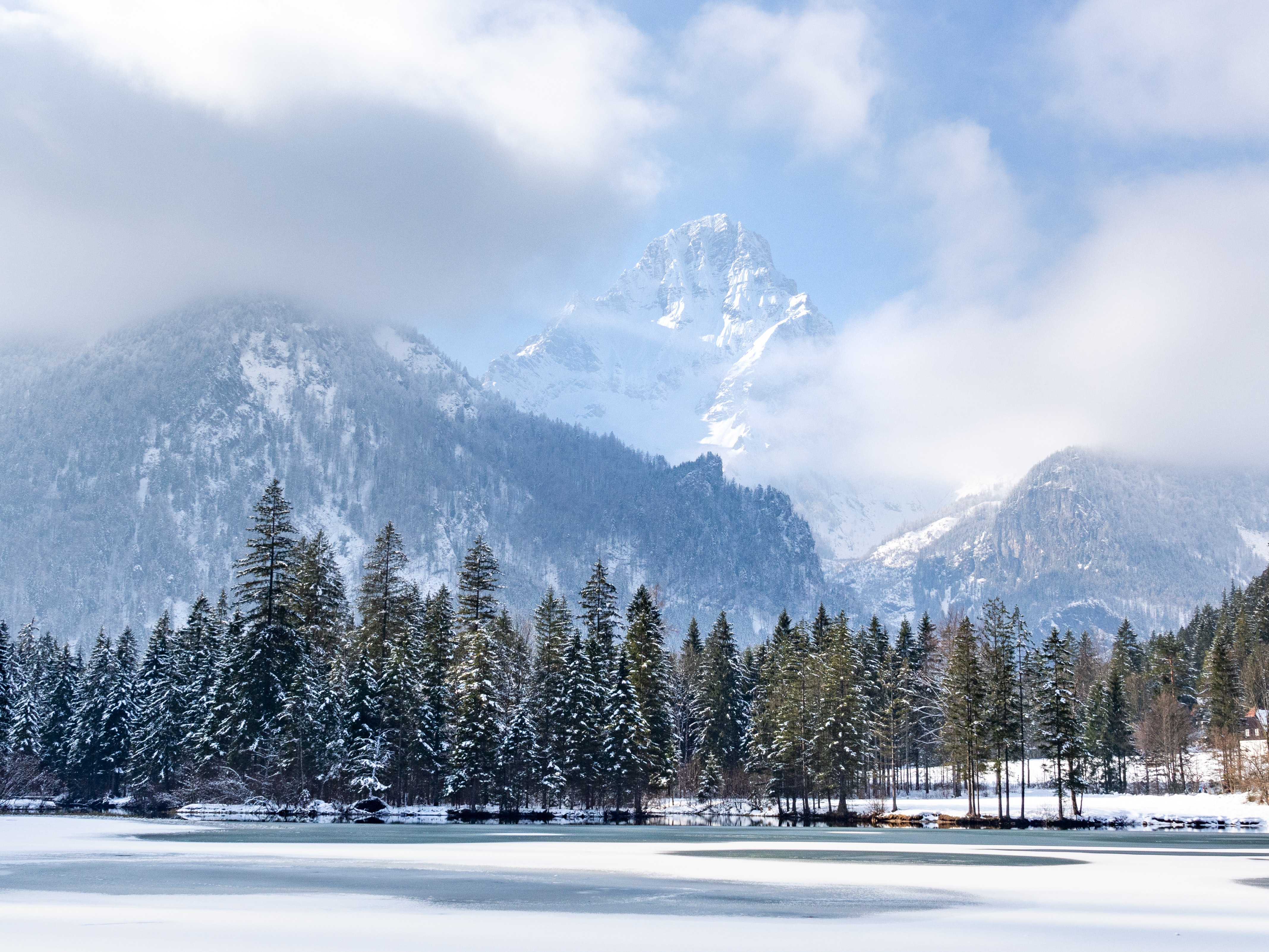 Скачать обои бесплатно Зима, Облака, Снег, Гора, Лес, Земля/природа картинка на рабочий стол ПК