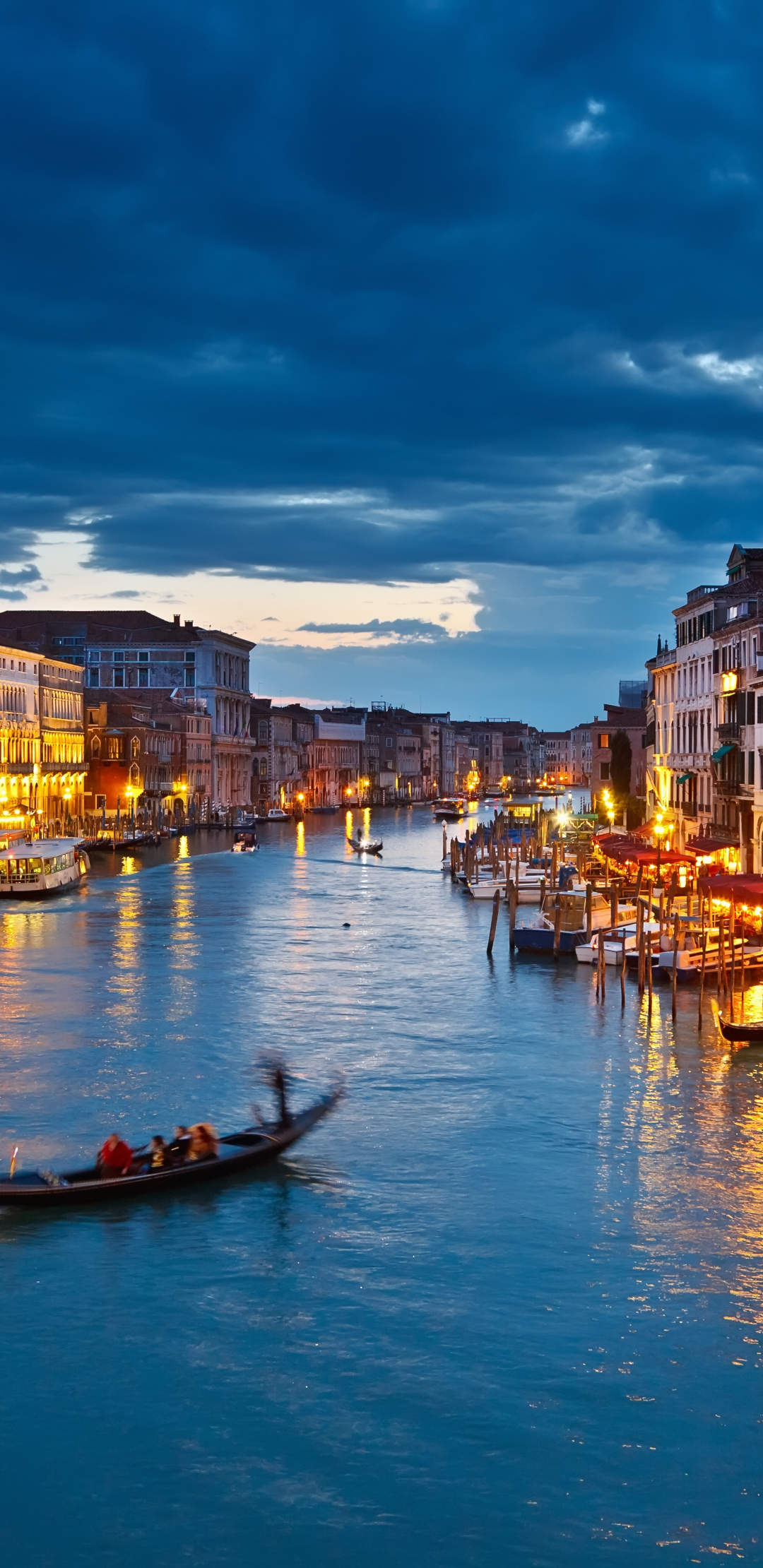 無料モバイル壁紙都市, 街, イタリア, ヴェネツィア, 夜, ゴンドラ, マンメイド, 運河をダウンロードします。