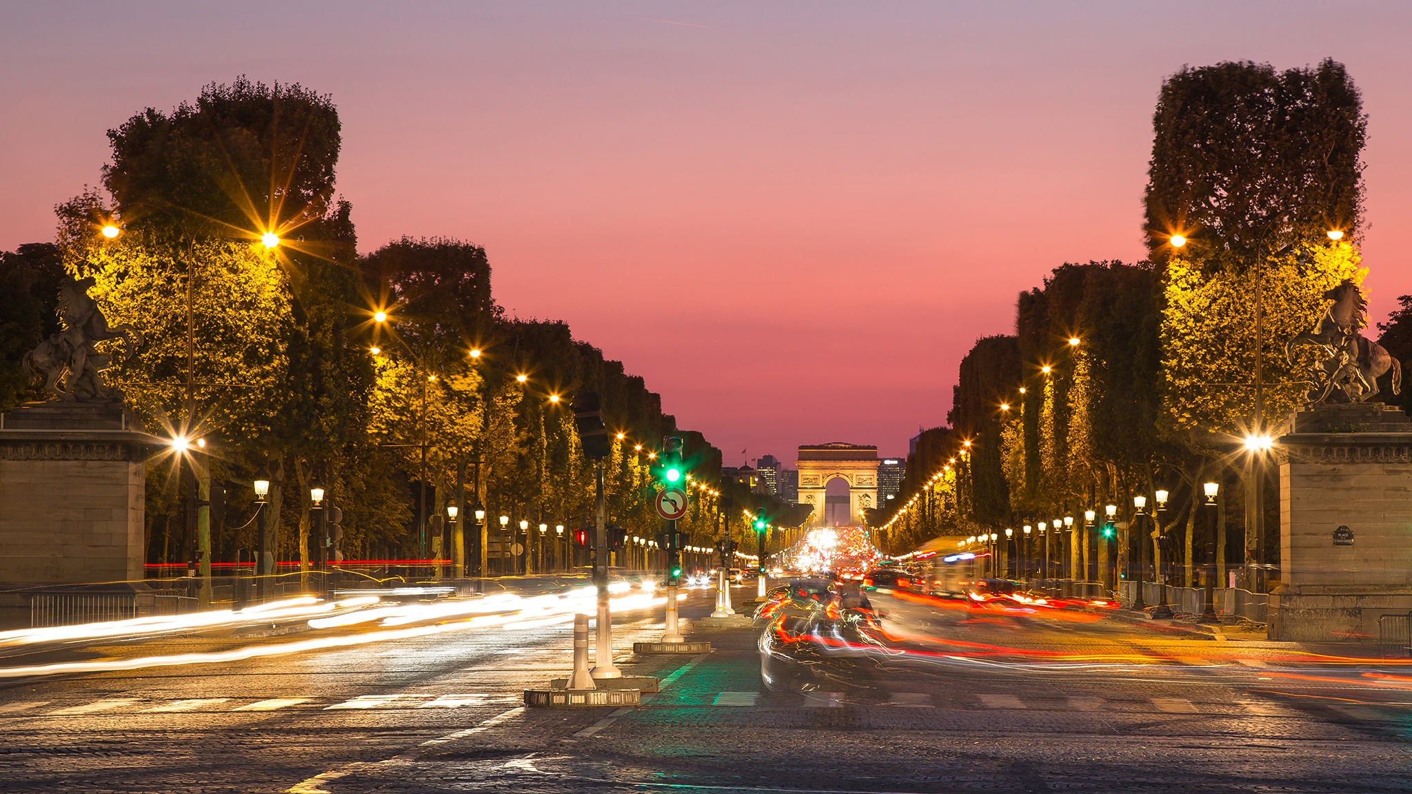 Laden Sie das Paris, Monument, Nacht, Monumente, Triumphbogen, Menschengemacht, Zeitraffer, Champs Élysées-Bild kostenlos auf Ihren PC-Desktop herunter