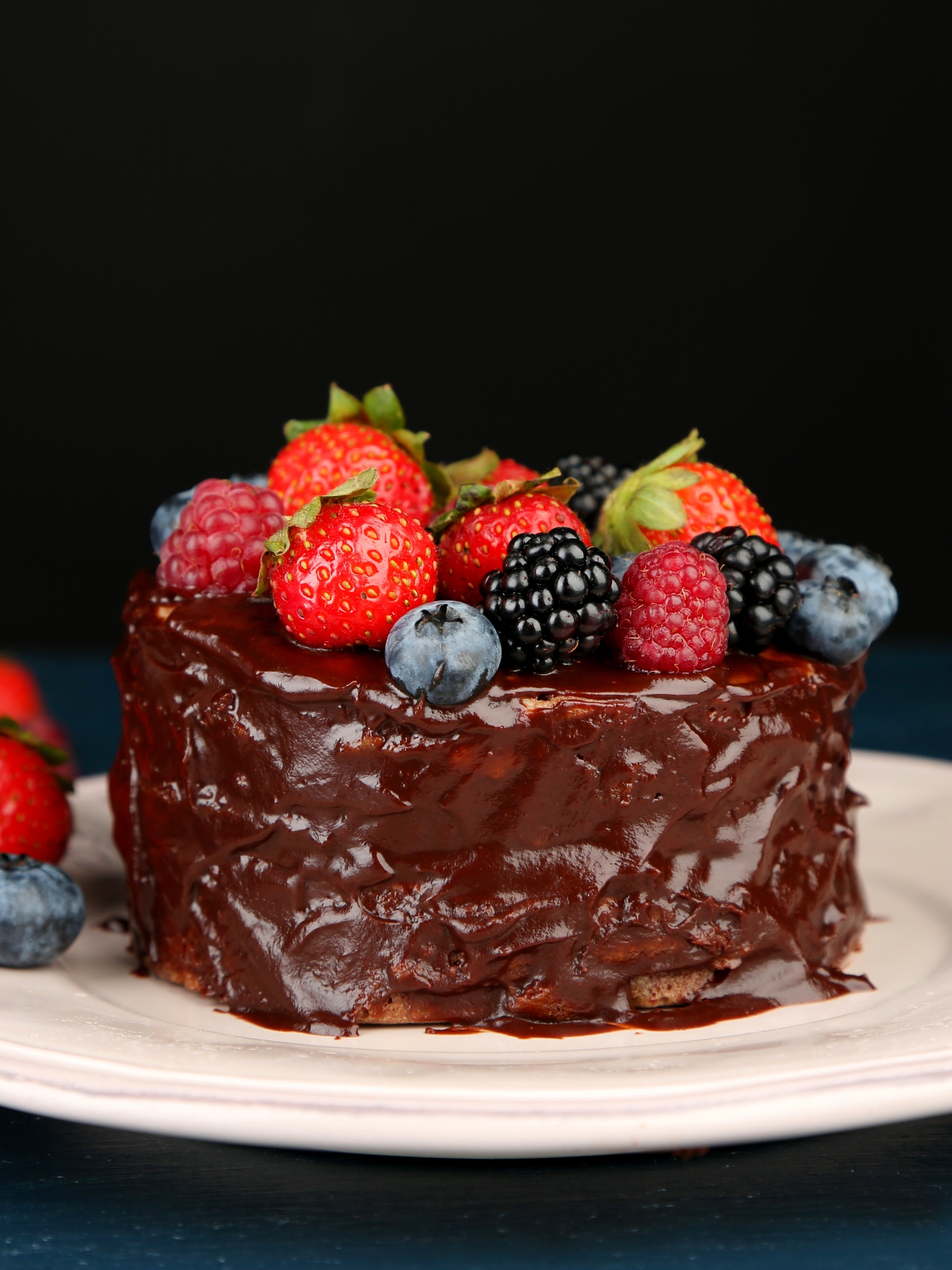 Download mobile wallpaper Food, Strawberry, Dessert, Chocolate, Blueberry, Raspberry, Blackberry, Cake for free.