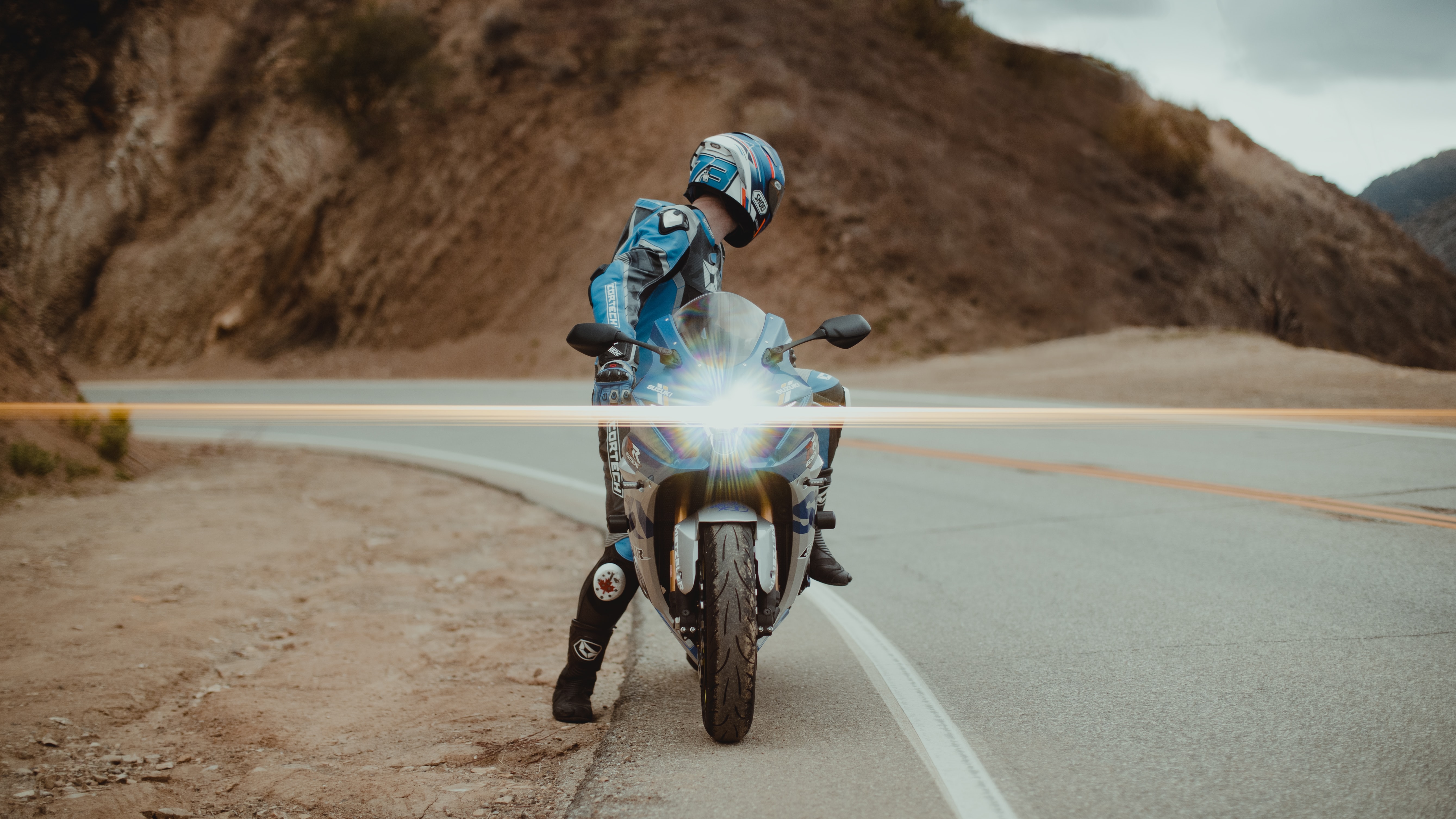 151011 descargar fondo de pantalla motocicletas, moto deportiva, motociclista, motocicleta, brillar, luz, bicicleta, bicicleta de deporte: protectores de pantalla e imágenes gratis