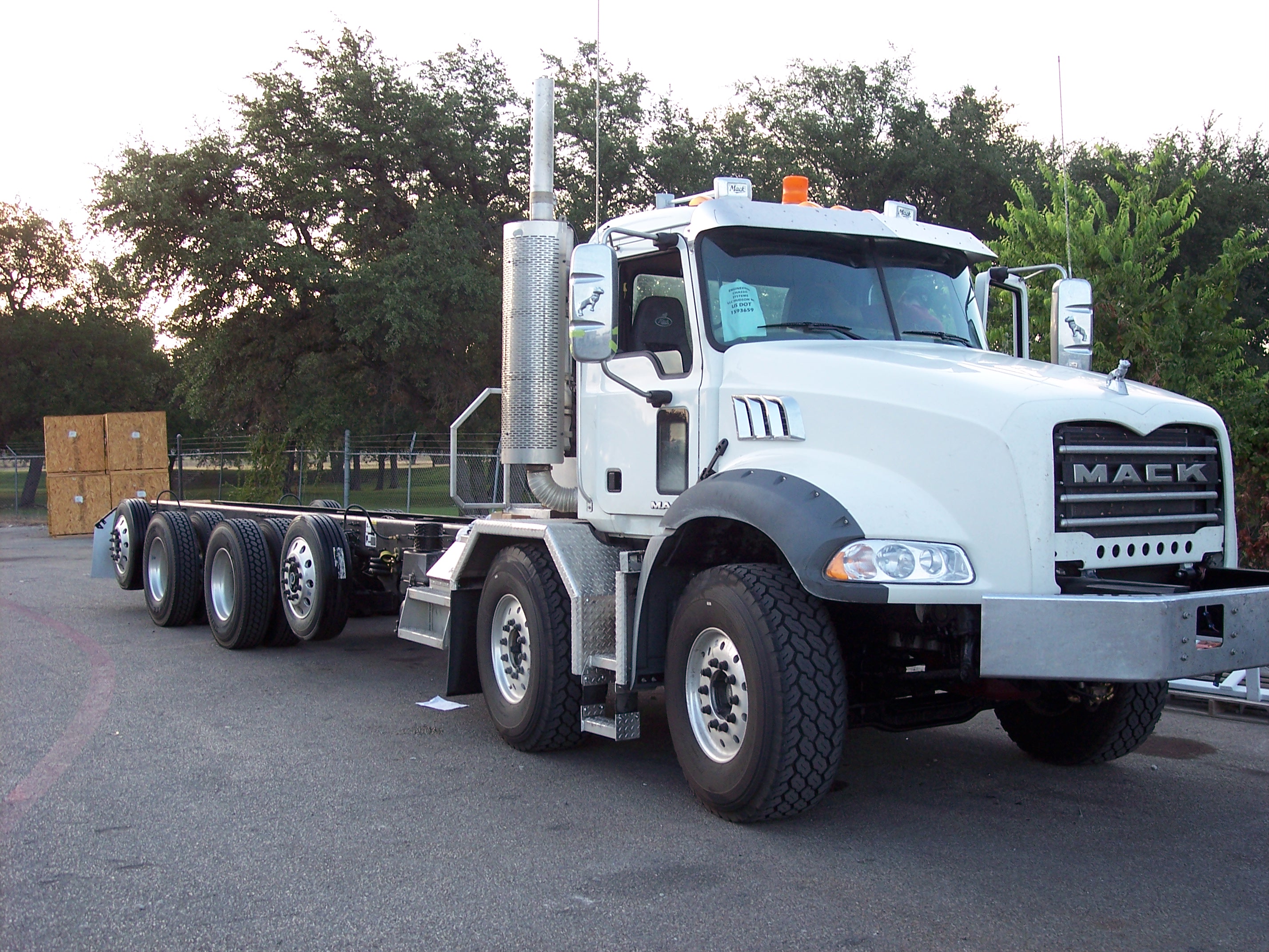 Handy-Wallpaper Mack Trucks, Lastwagen, Fahrzeuge kostenlos herunterladen.