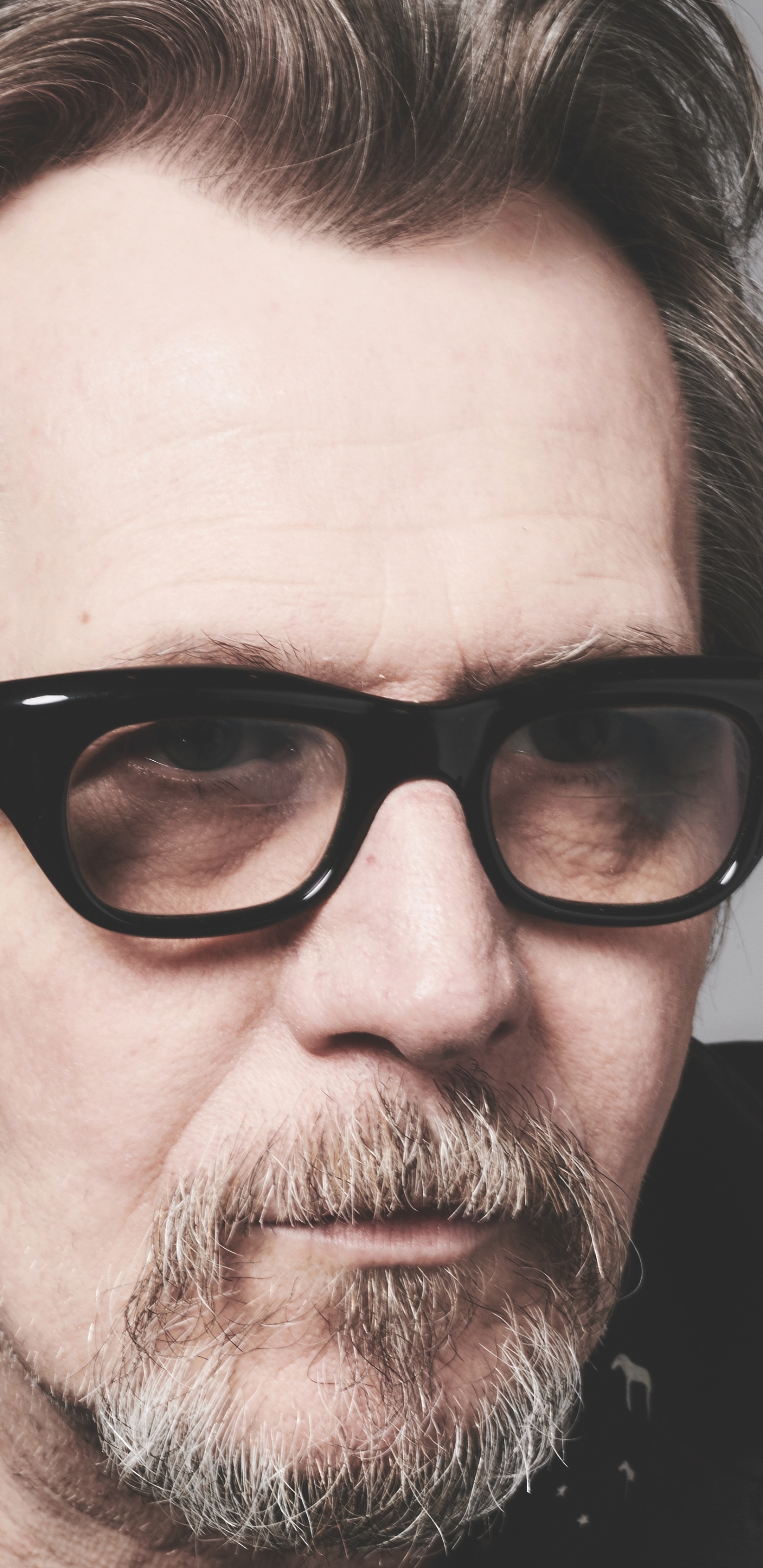 Download mobile wallpaper English, Glasses, Celebrity, Actor, Gary Oldman for free.