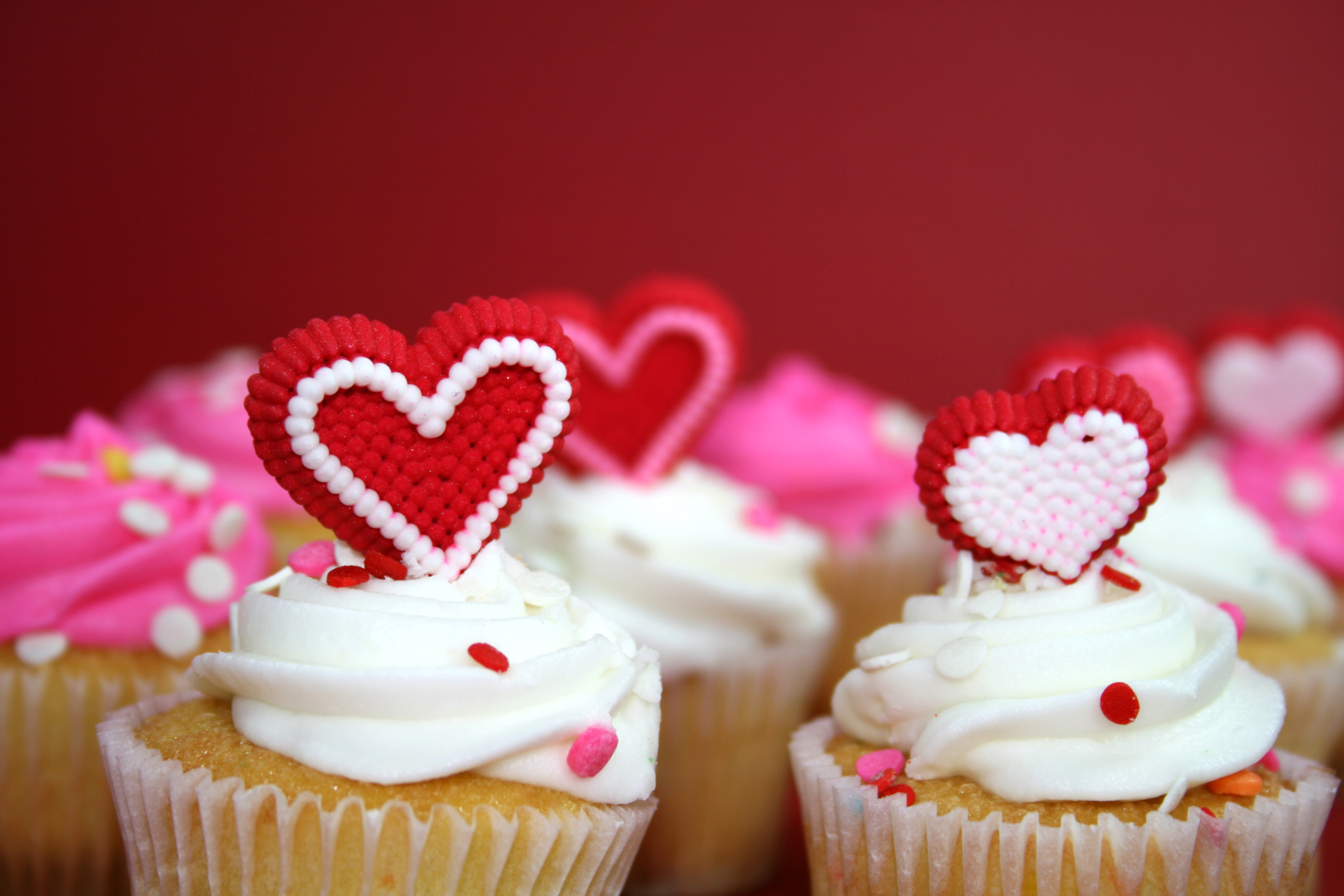 Laden Sie das Creme, Cupcake, Nahrungsmittel, Herzförmig-Bild kostenlos auf Ihren PC-Desktop herunter