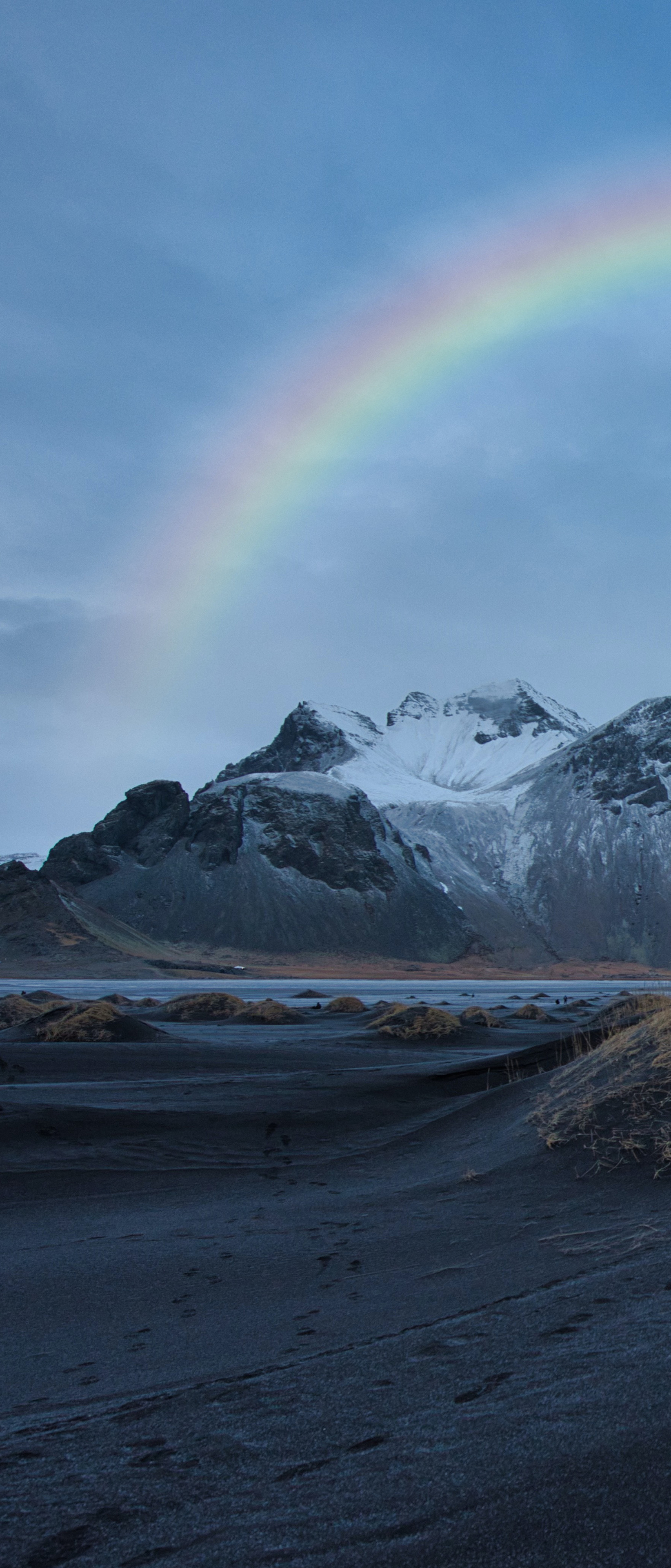 Скачати мобільні шпалери Гори, Веселка, Земля, Ісландія, Пляжний, Вестрагорн, Гора Вестрагорн безкоштовно.