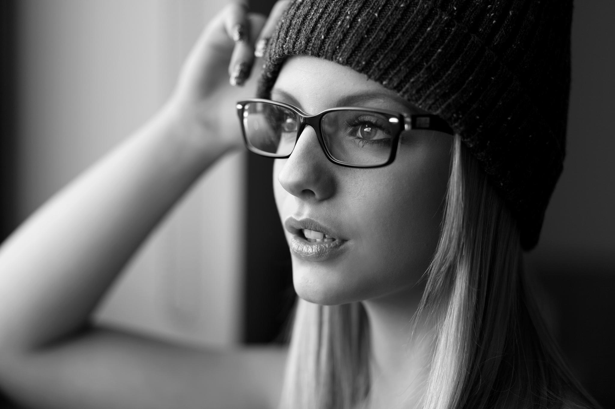 Download mobile wallpaper Glasses, Face, Hat, Model, Women, Black & White for free.