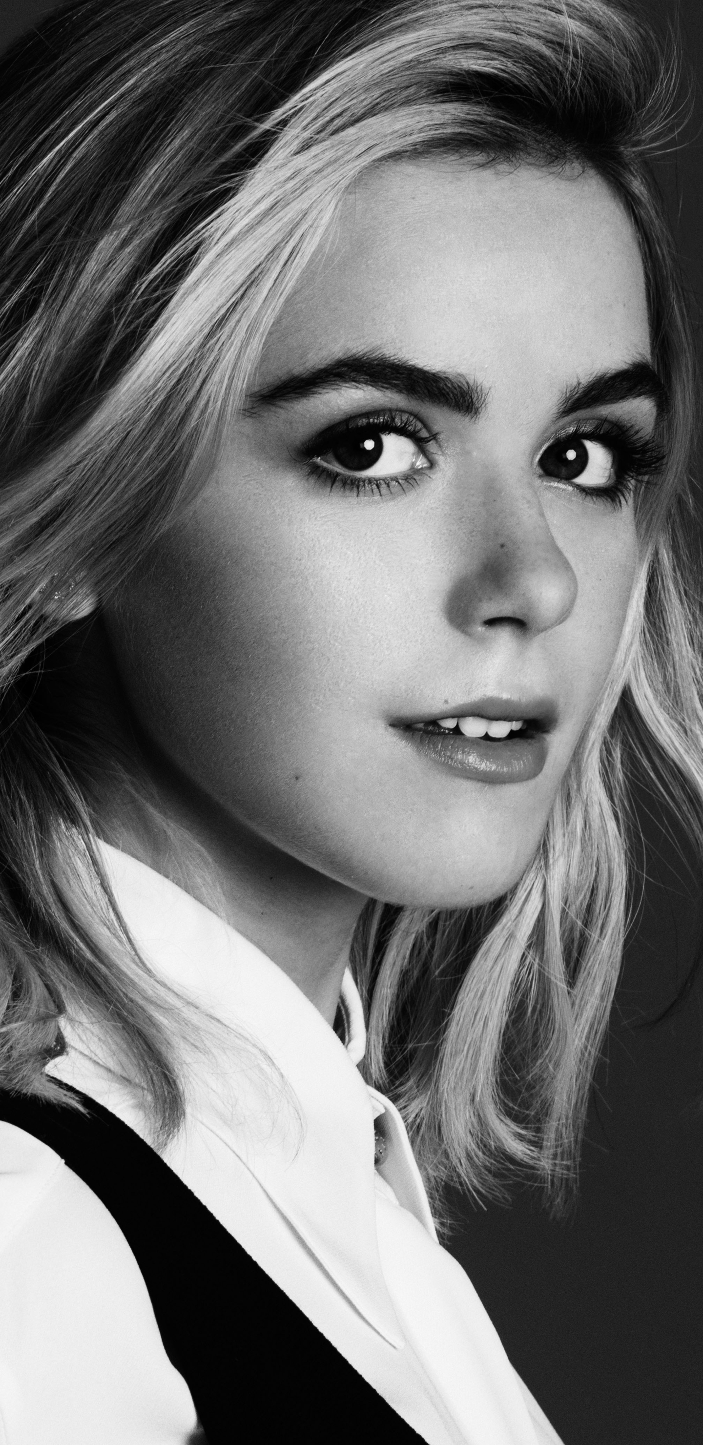 Descarga gratuita de fondo de pantalla para móvil de Celebridades, Kiernan Shipka.