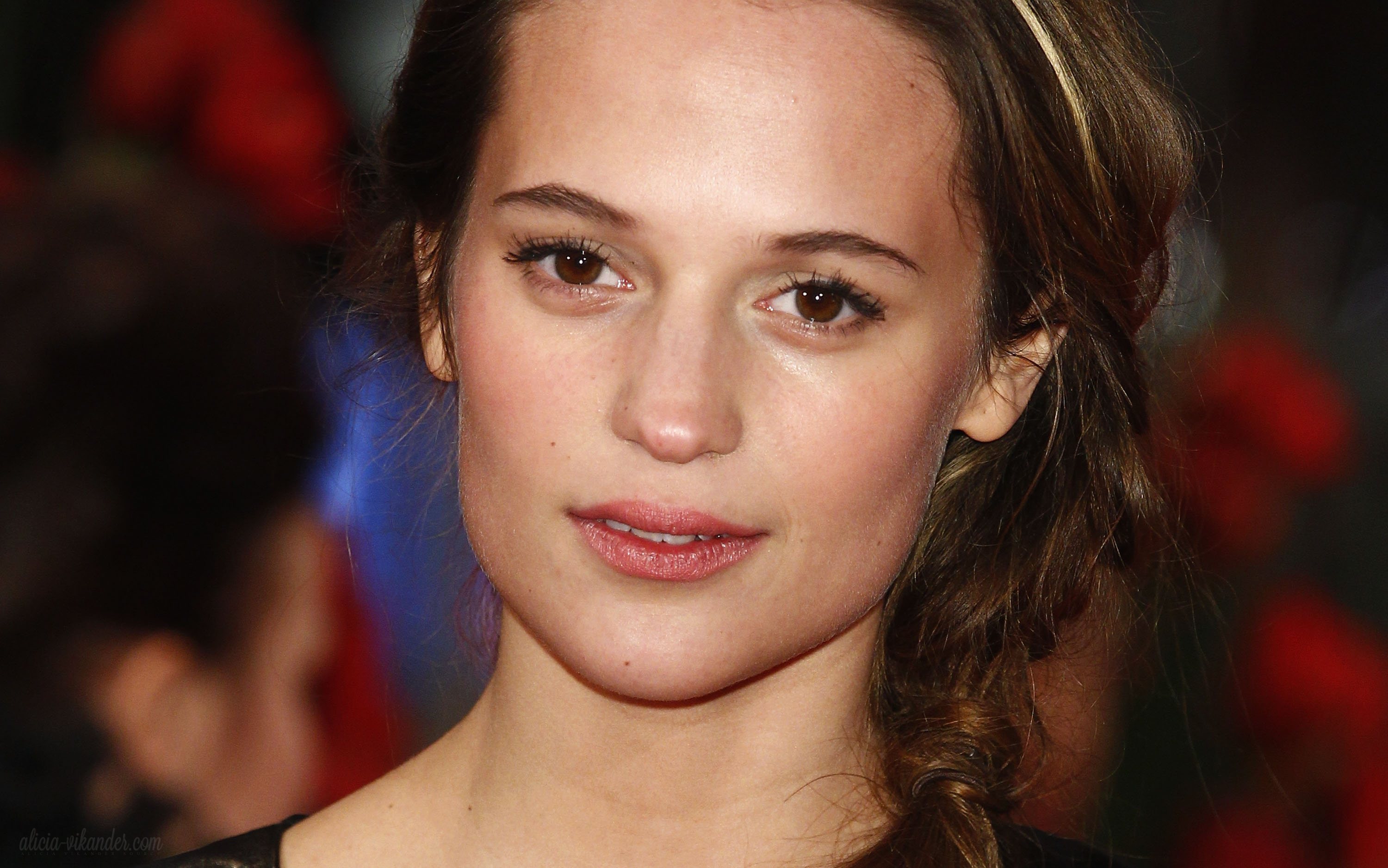Download mobile wallpaper Face, Brunette, Braid, Celebrity, Brown Eyes, Actress, Swedish, Alicia Vikander for free.