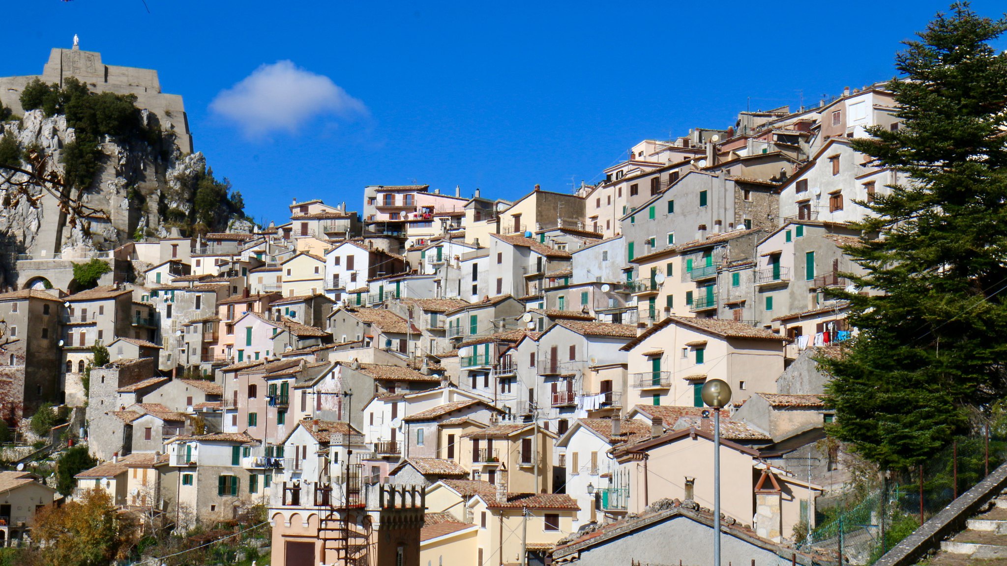 Free download wallpaper Italy, Building, House, Town, Man Made, Towns on your PC desktop