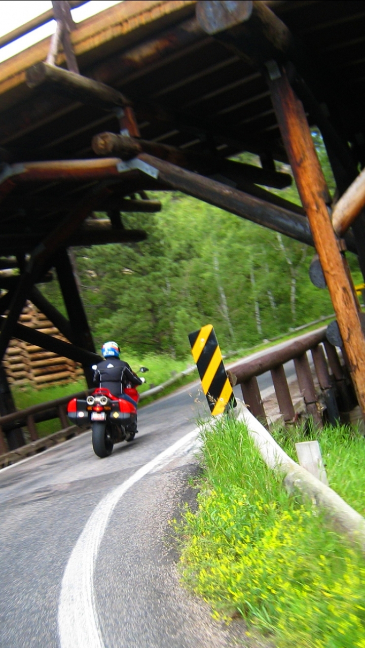 Handy-Wallpaper Schlucht, Motorräder, Ducati, Brücke, Motorrad, Fahrzeuge kostenlos herunterladen.