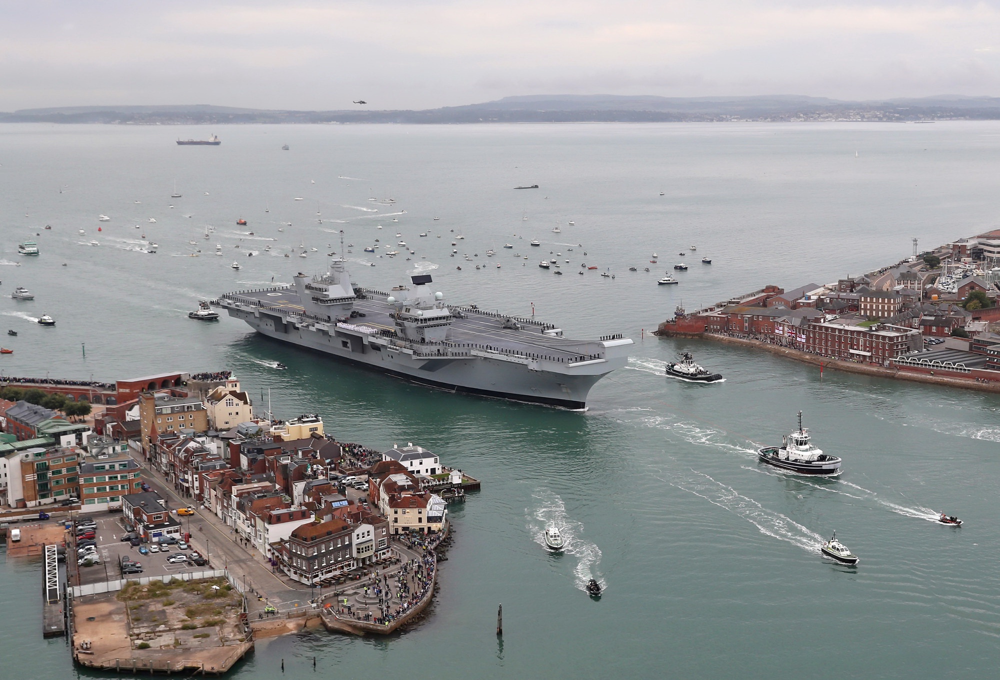 Популярні заставки і фони Hms Queen Elizabeth (R08) на комп'ютер