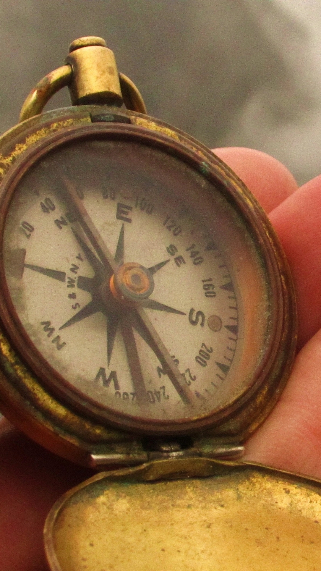 Handy-Wallpaper Kompass, Menschengemacht kostenlos herunterladen.