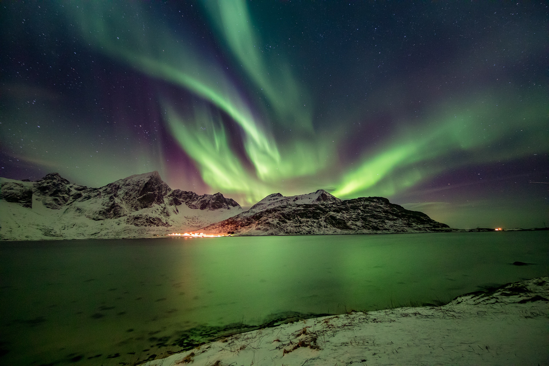 Скачать картинку Зима, Природа, Ночь, Северное Сияние, Норвегия, Земля/природа в телефон бесплатно.