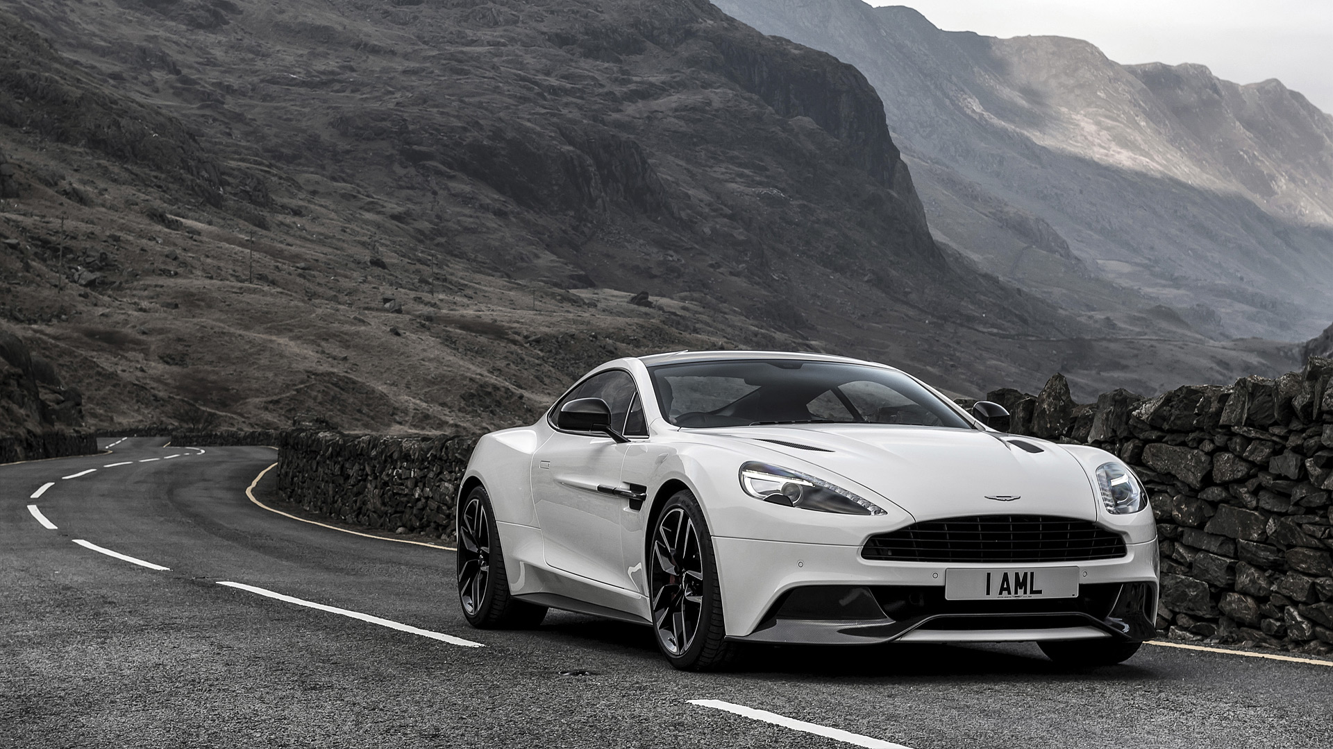 Descarga gratuita de fondo de pantalla para móvil de Aston Martin, Coche, Vehículos, Coche Blanco, Aston Martin Vanquish.