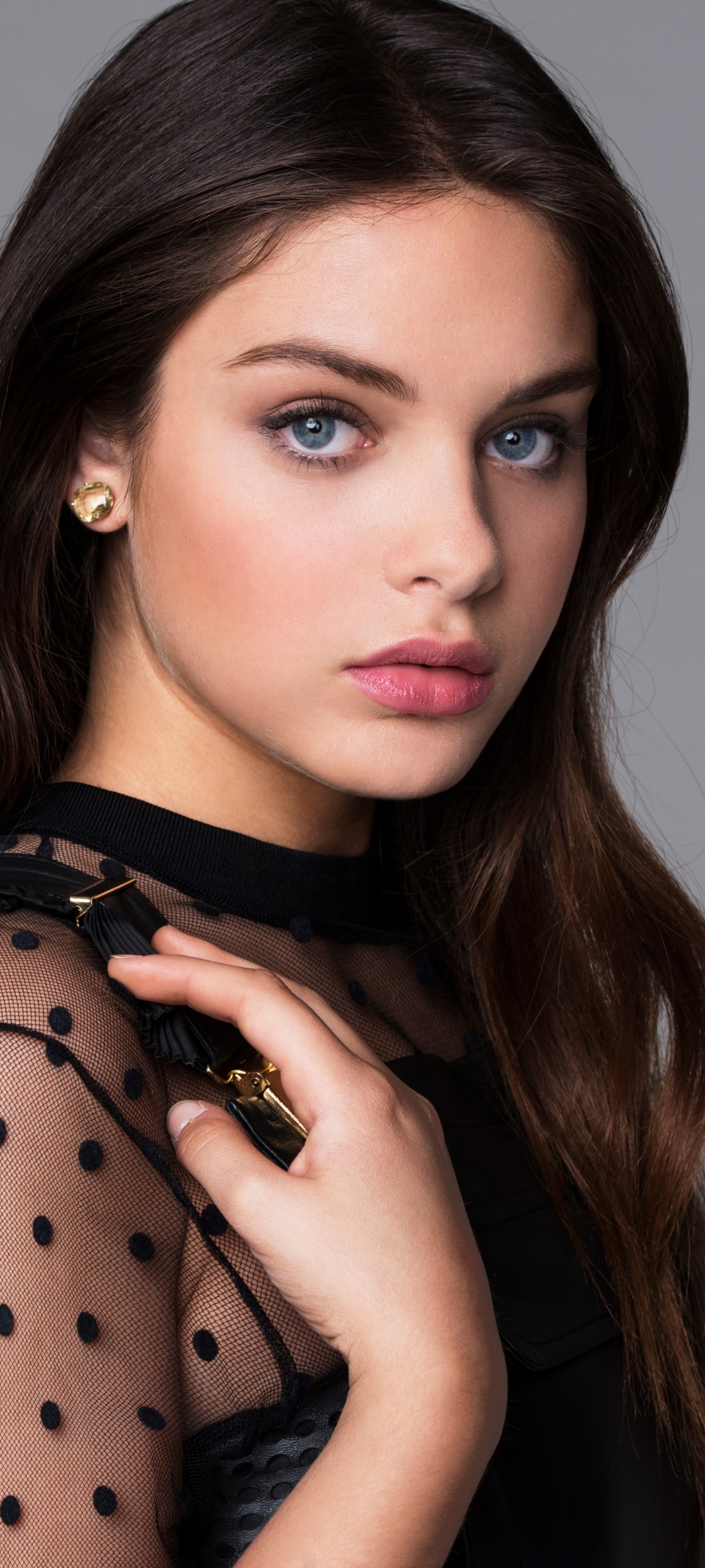 Download mobile wallpaper Brunette, Model, Blue Eyes, Celebrity, Actress, Israeli, Odeya Rush for free.