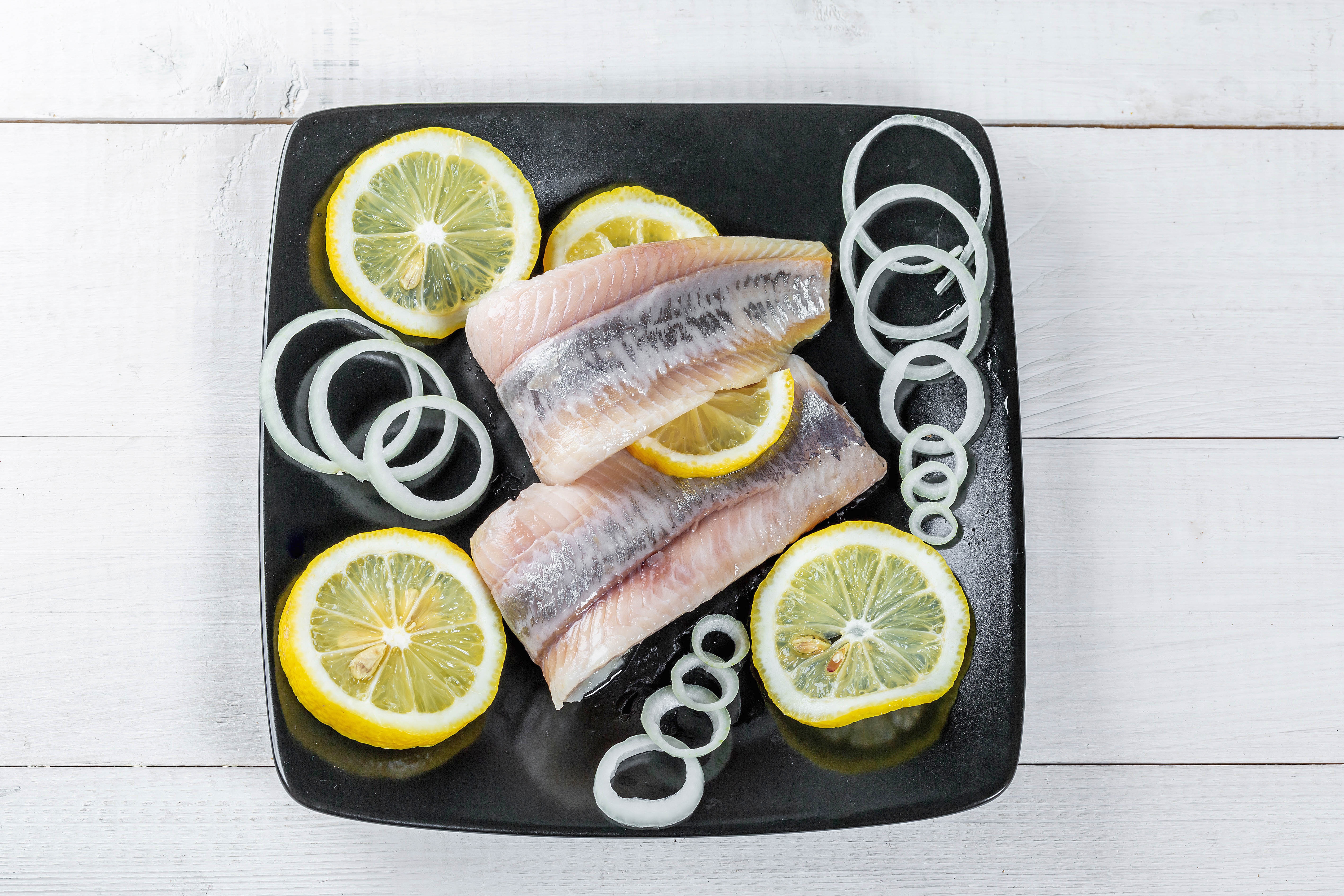 Free download wallpaper Food, Plate, Lemon, Fish, Onion on your PC desktop