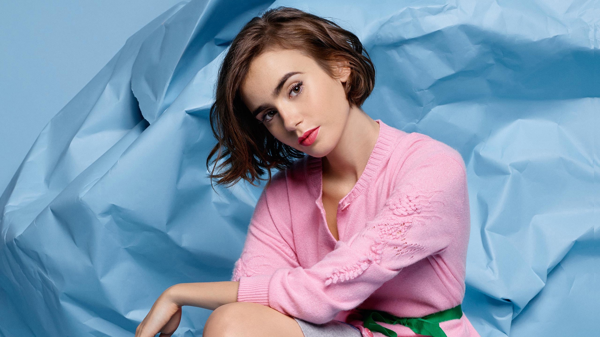 Download mobile wallpaper English, Brunette, Celebrity, Brown Eyes, Short Hair, Actress, Lipstick, Lily Collins for free.