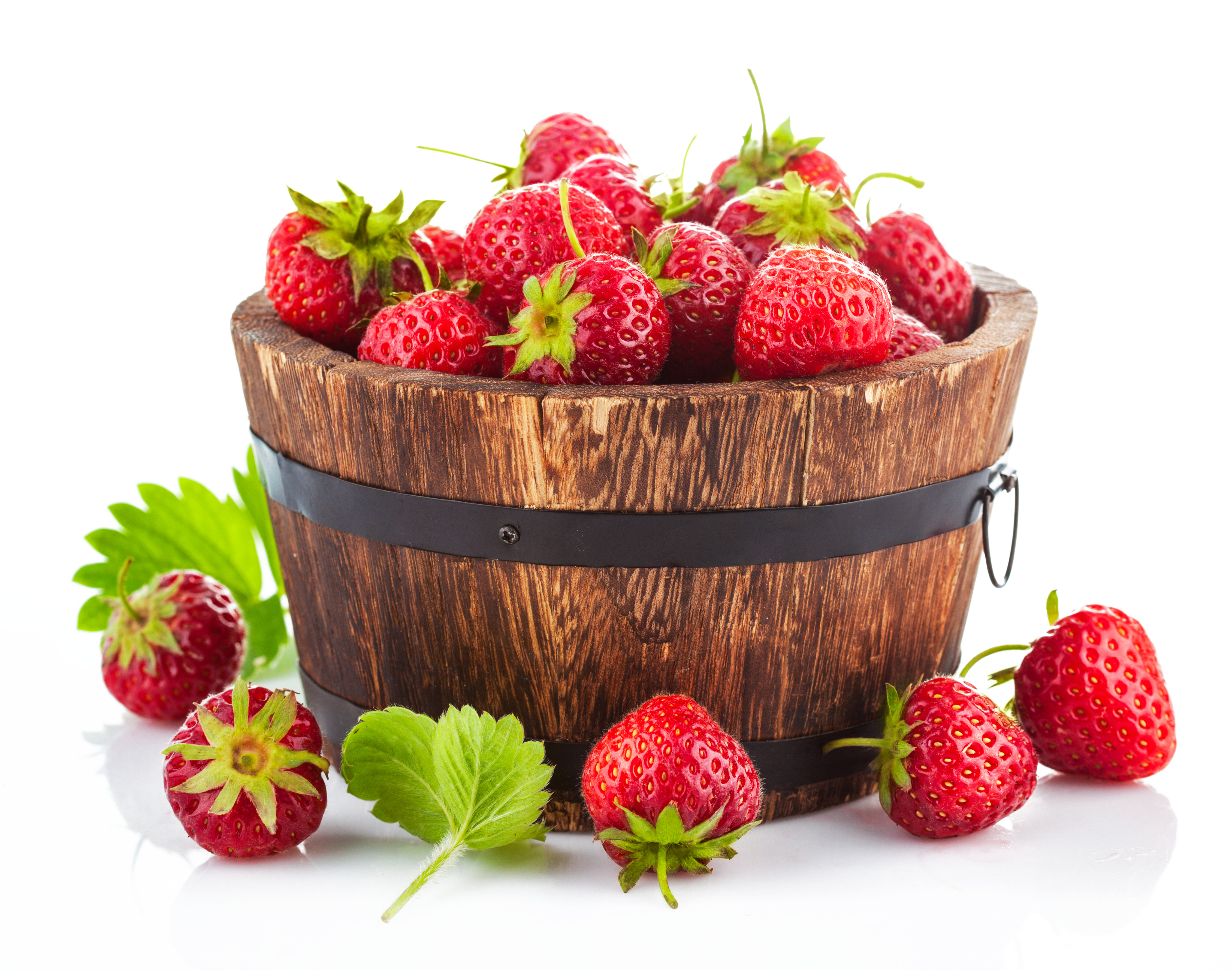 Download mobile wallpaper Fruits, Food, Strawberry, Berry, Basket for free.