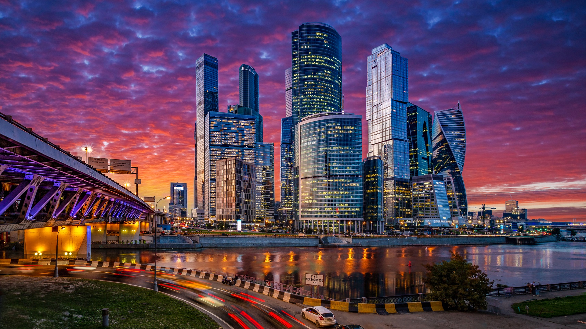 Handy-Wallpaper Städte, Moskau, Wolkenkratzer, Gebäude, Russland, Nacht, Menschengemacht, Großstadt kostenlos herunterladen.