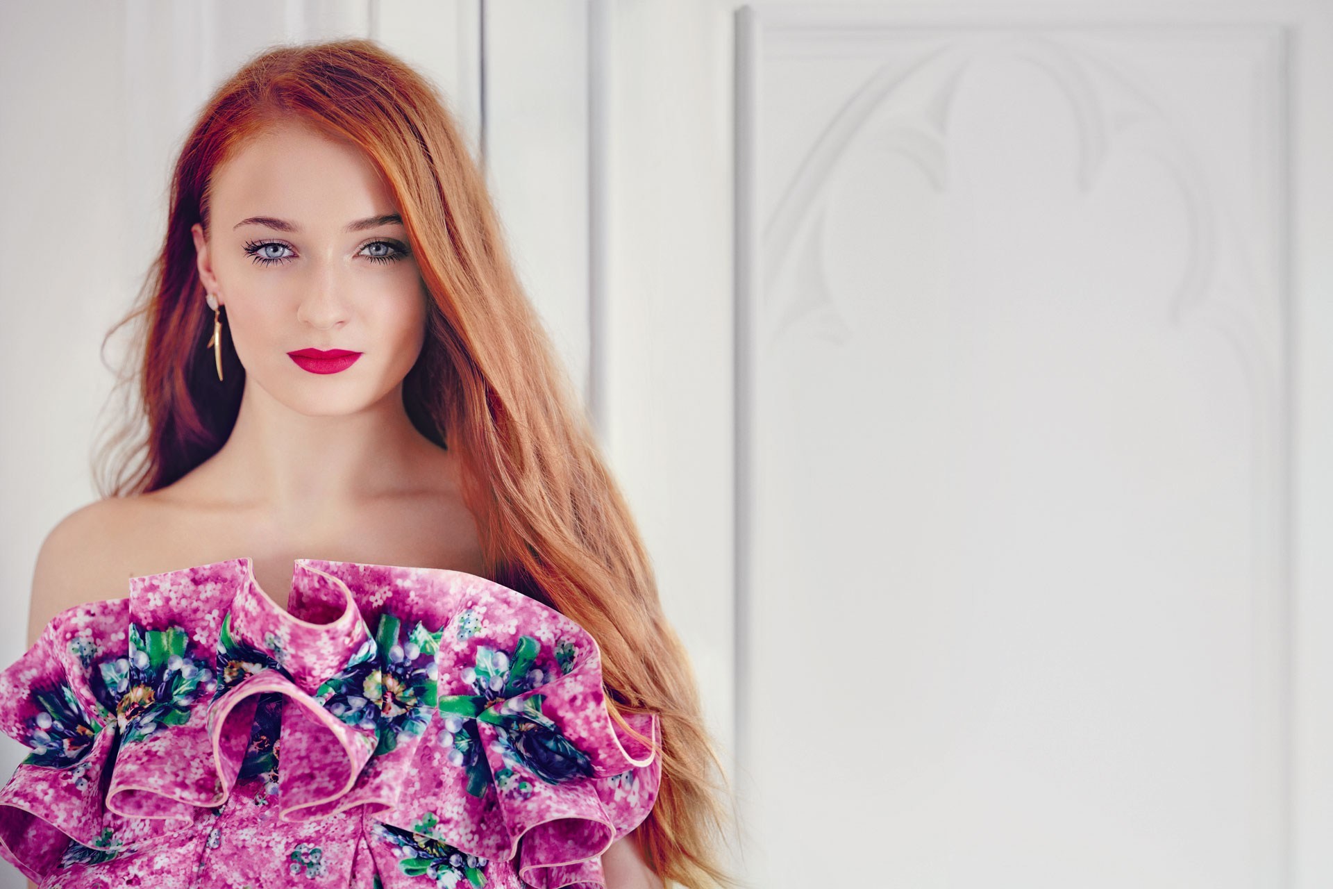 Download mobile wallpaper Redhead, Celebrity, Long Hair, Actress, Lipstick, Sophie Turner for free.