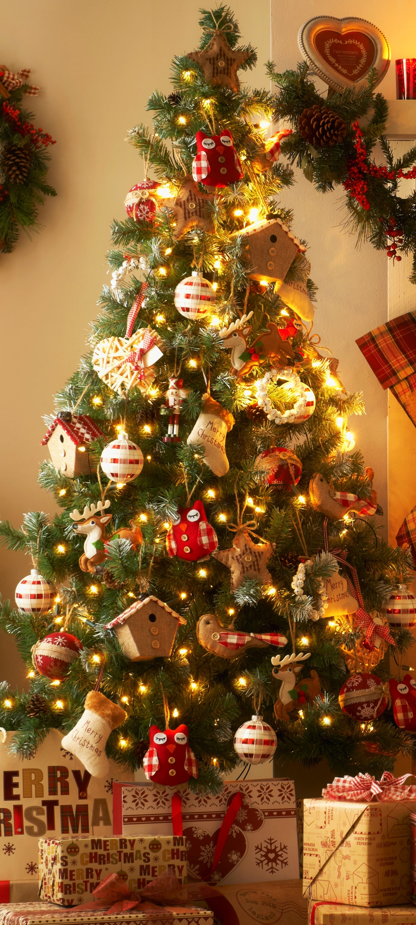 Download mobile wallpaper Christmas, Holiday, Gift, Christmas Tree, Christmas Ornaments for free.