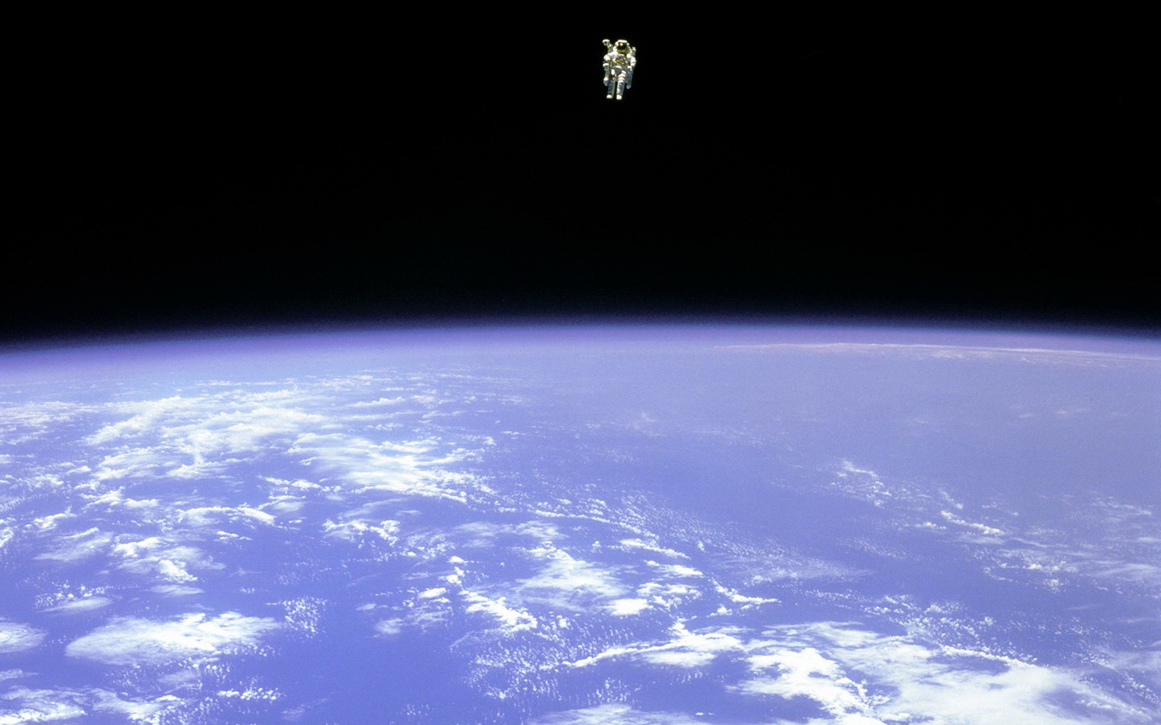 1076532 скачать обои космонавт, земля, сделано человеком, наса, из космоса - заставки и картинки бесплатно