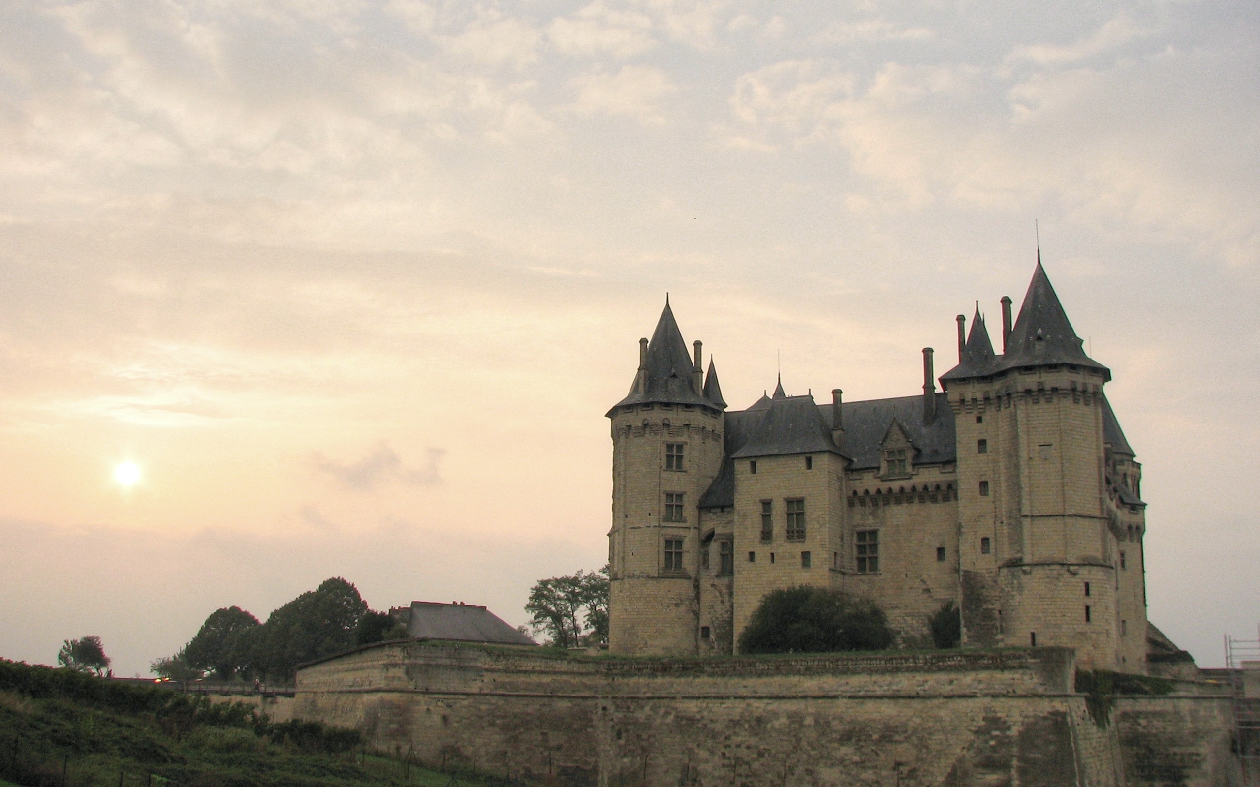 Descarga gratuita de fondo de pantalla para móvil de Castillo De Saumur, Hecho Por El Hombre, Castillos.