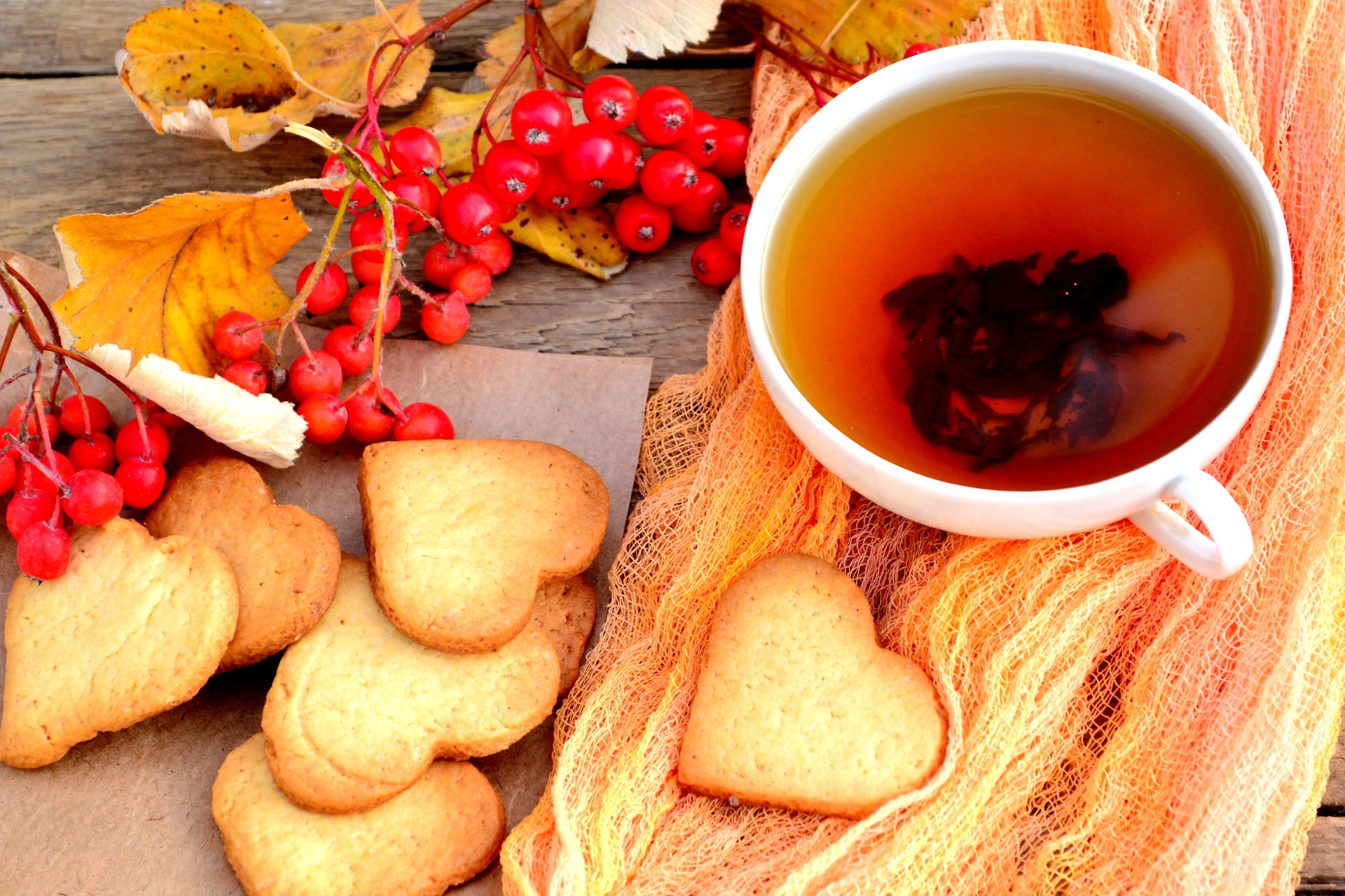 Download mobile wallpaper Food, Cup, Tea, Cookie, Currants for free.