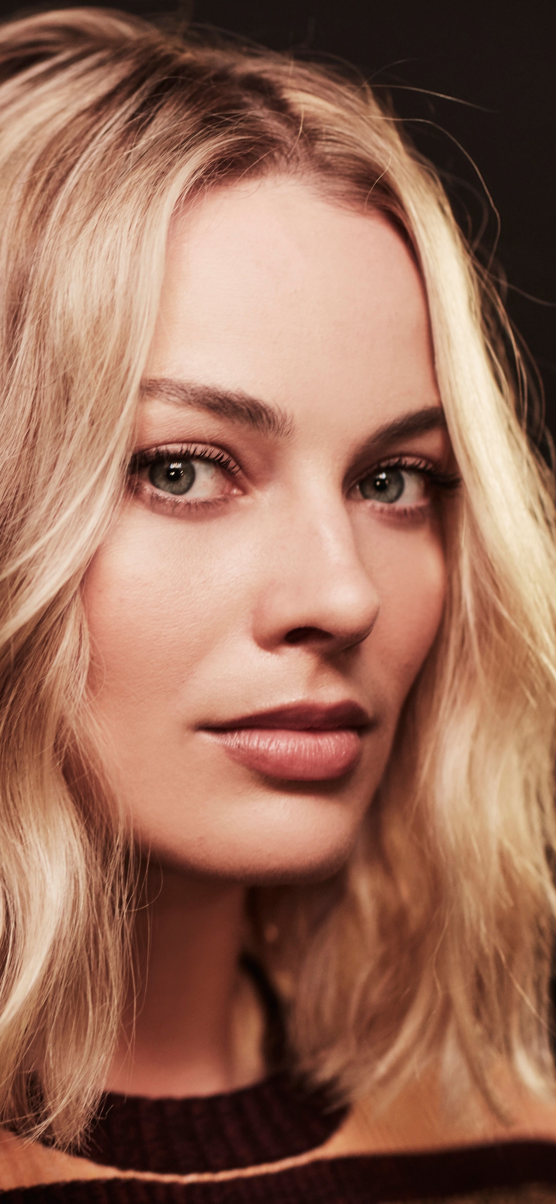 Download mobile wallpaper Blonde, Face, Celebrity, Actress, Australian, Margot Robbie for free.