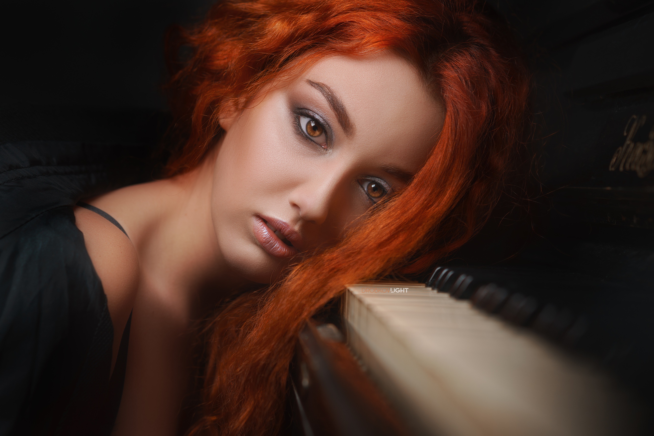 Free download wallpaper Piano, Redhead, Hair, Mood, Face, Model, Women, Makeup, Anastasia Germanova on your PC desktop