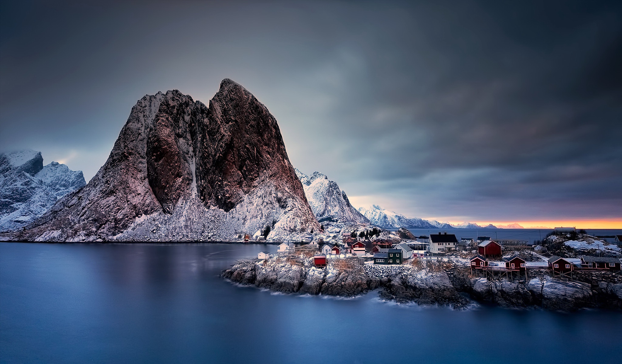 Скачать картинку Остров, Норвегия, Фотографии, Лофотенские Острова, Рейне в телефон бесплатно.