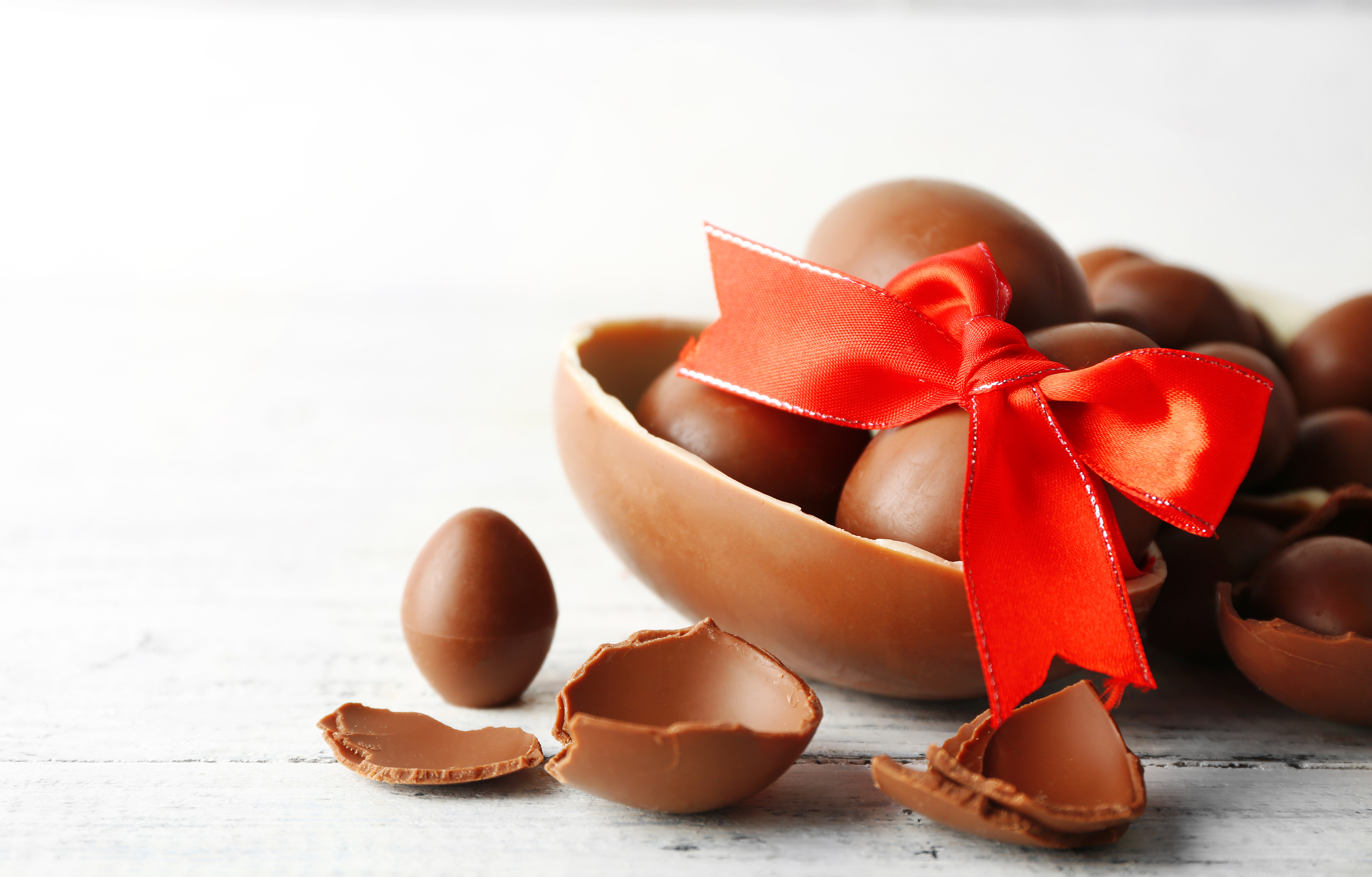 Download mobile wallpaper Easter, Chocolate, Holiday, Sweets, Ribbon for free.