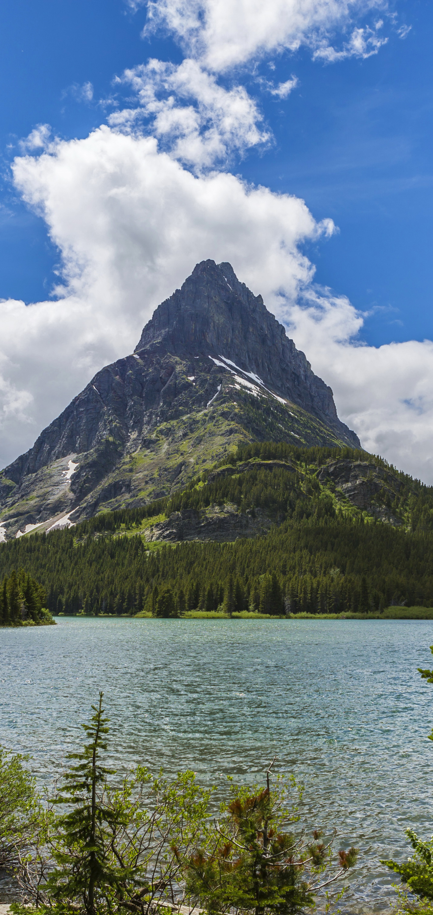 Скачать картинку Природа, Горы, Гора, Озеро, Земля/природа, Вершина Горы в телефон бесплатно.