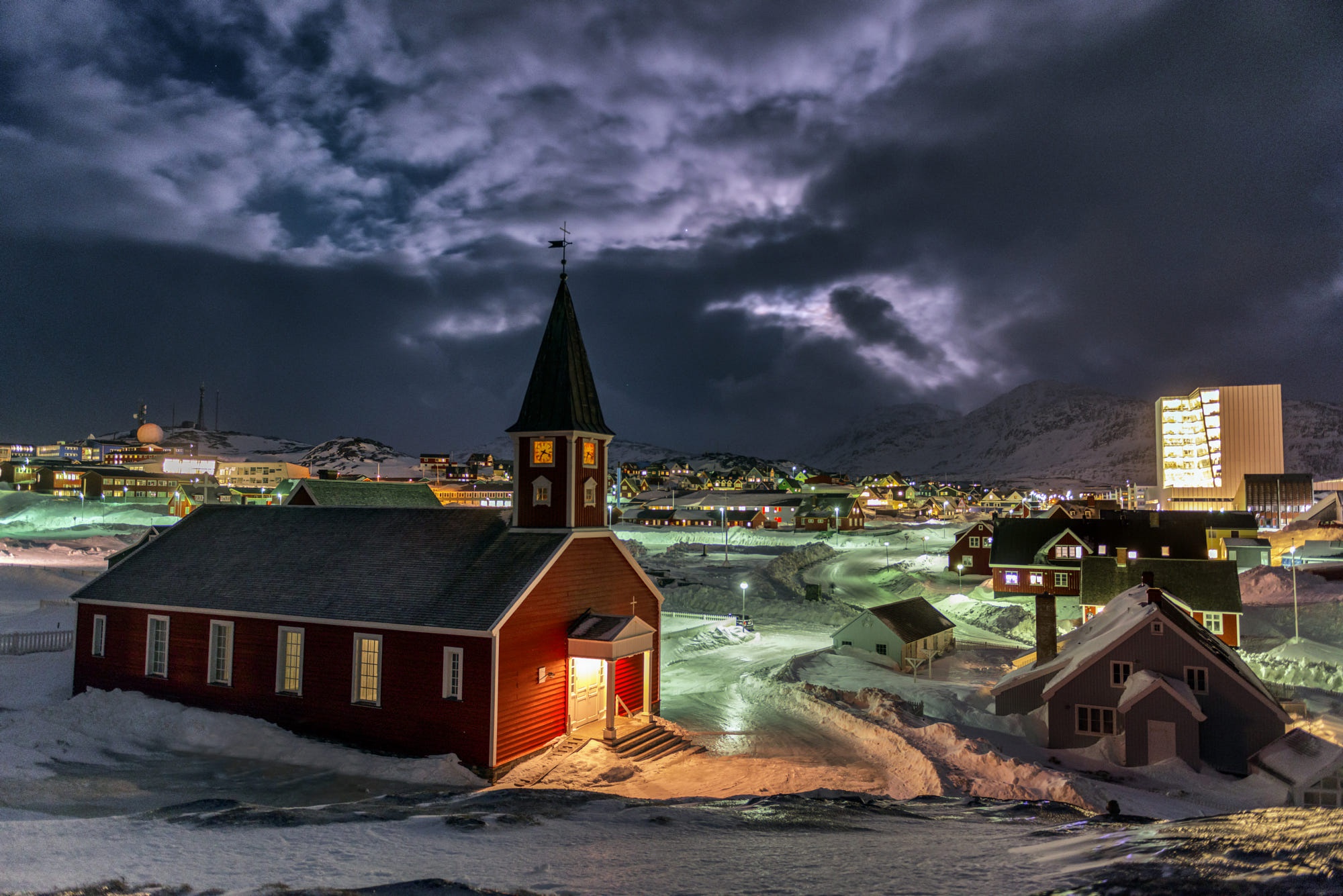 1510116壁紙のダウンロード宗教的, 大聖堂, 教会, 街, デンマーク, グリーンランド, 山, 夜, 雪-スクリーンセーバーと写真を無料で