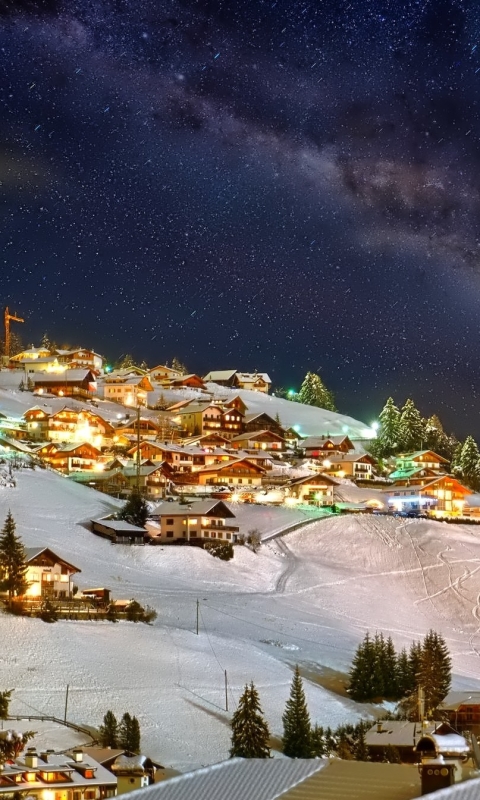 Handy-Wallpaper Winter, Berg, Dorf, Schweiz, Gebirge, Menschengemacht, Sternenklarer Himmel kostenlos herunterladen.