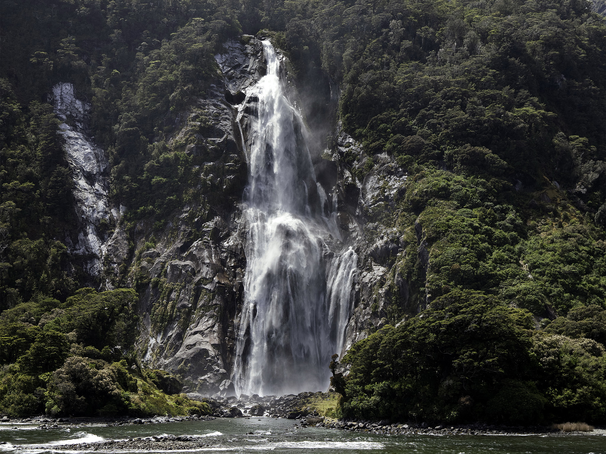 Descarga gratuita de fondo de pantalla para móvil de Naturaleza, Cascadas, Cascada, Acantilado, Tierra/naturaleza.