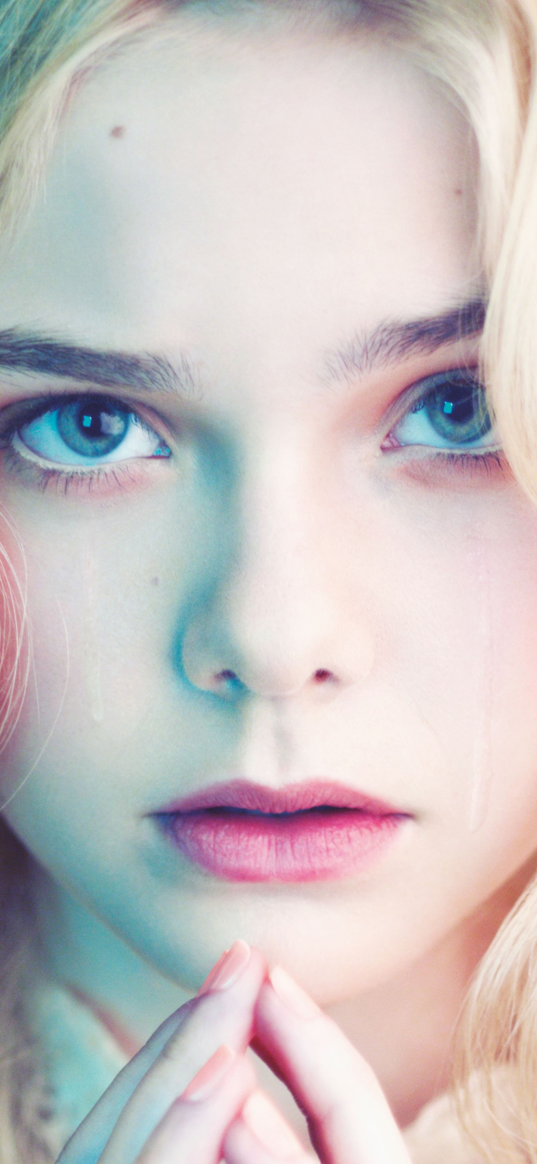 Download mobile wallpaper Close Up, Face, Blue Eyes, American, Celebrity, Actress, Stare, Elle Fanning for free.