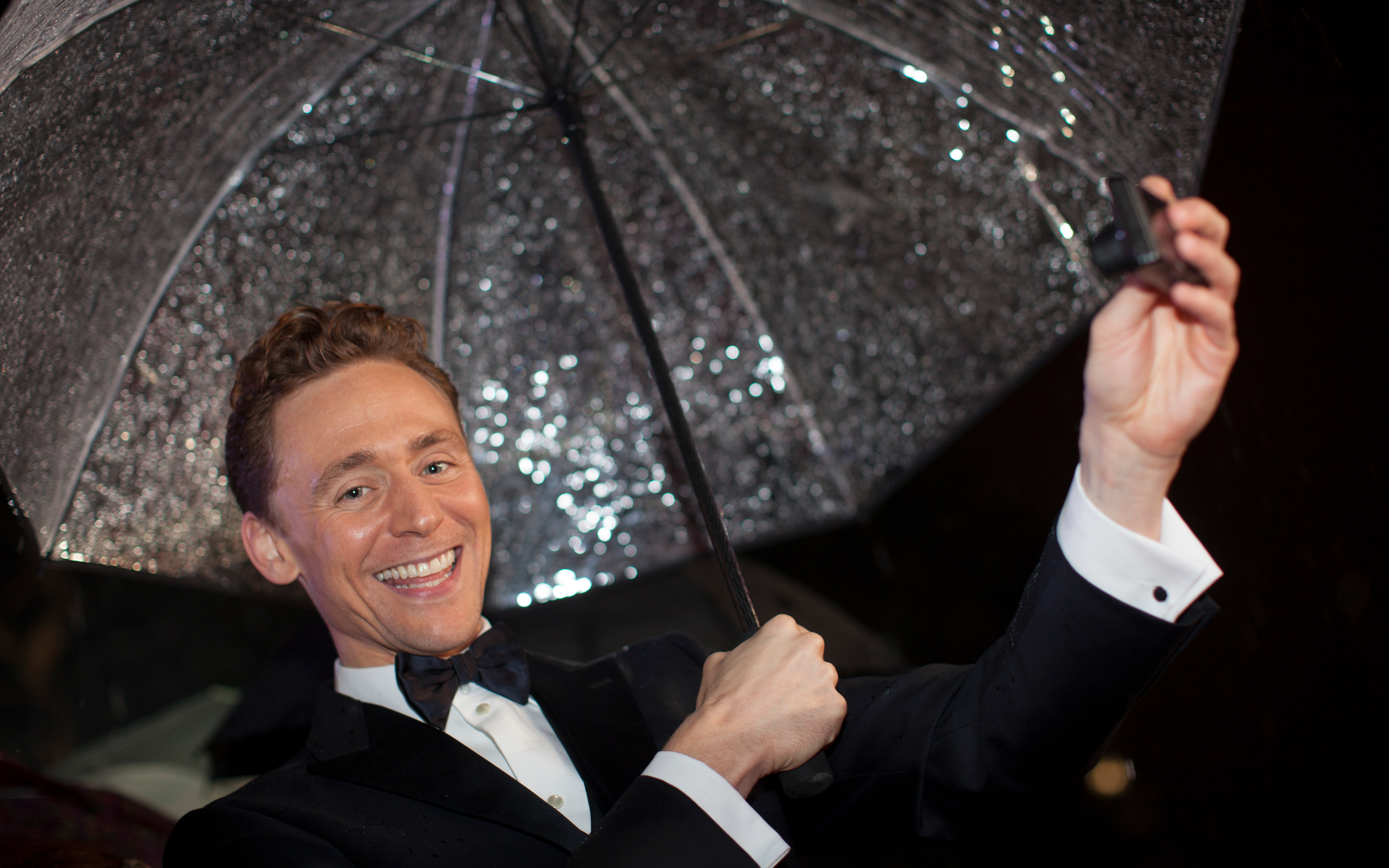 Téléchargez des papiers peints mobile Anglais, Célébrités, Acteur, Tom Hiddleston gratuitement.