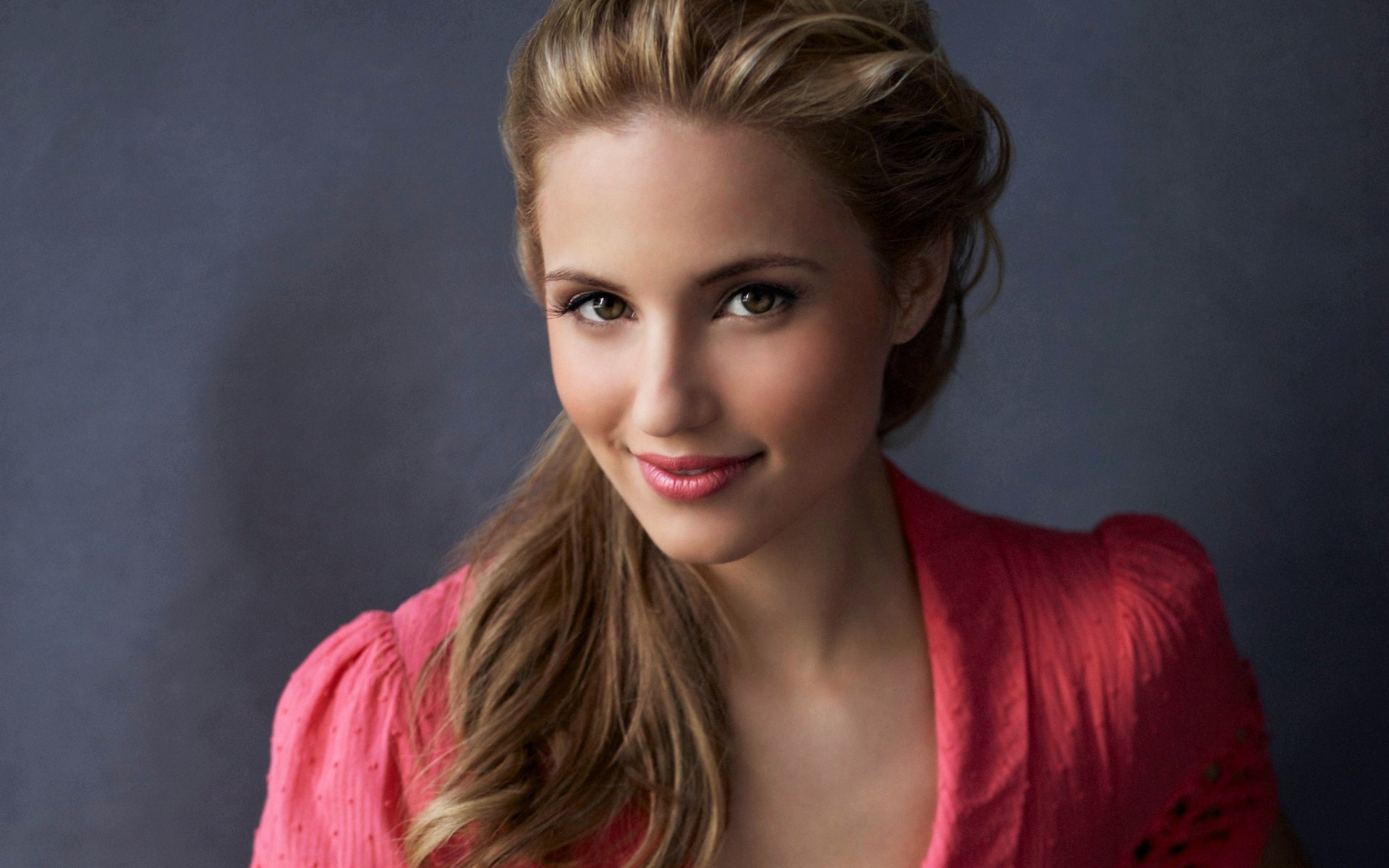 Download mobile wallpaper Smile, Blonde, Model, American, Celebrity, Actress, Dianna Agron for free.